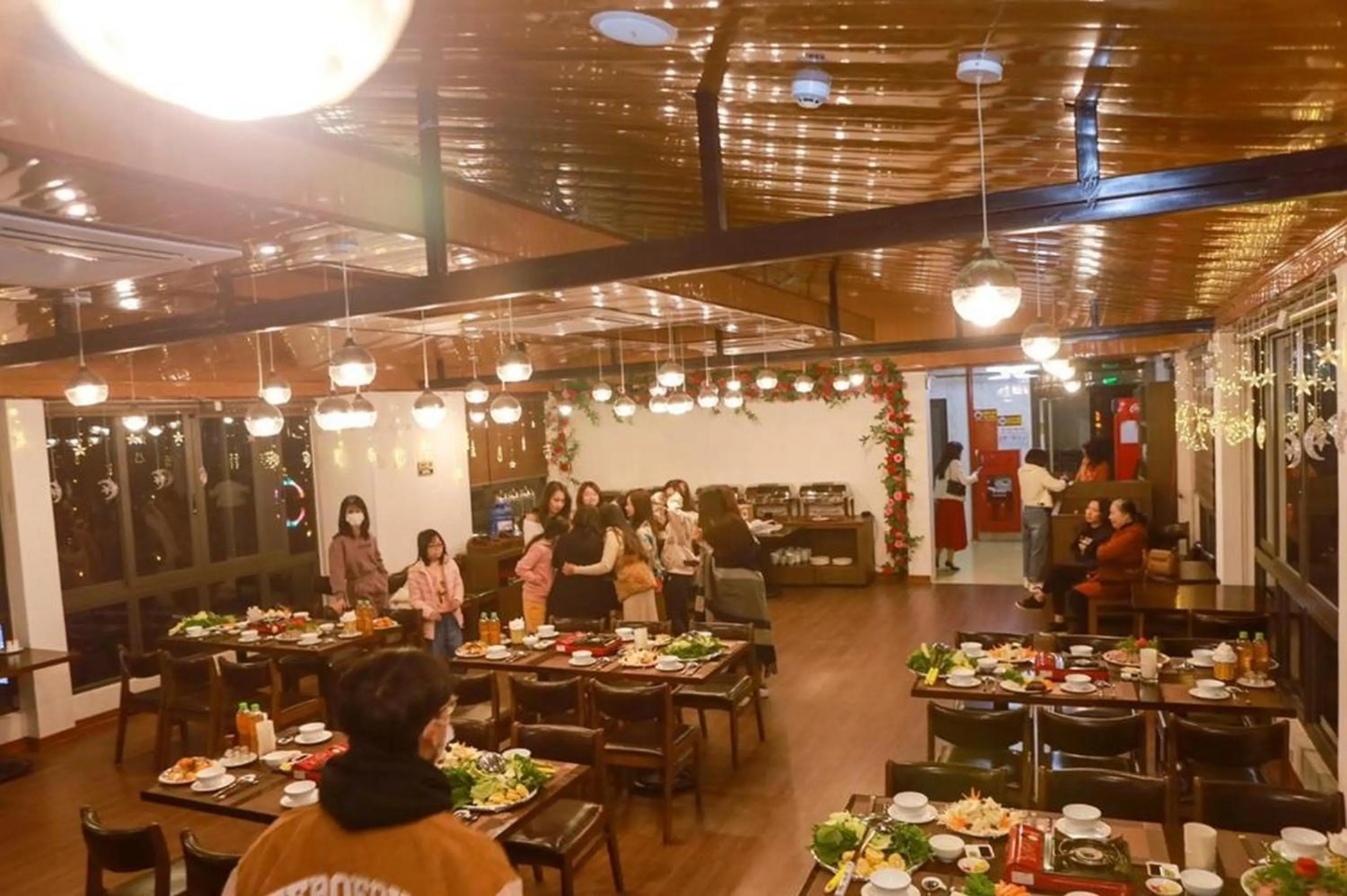 Restaurant/places to eat in H&T Luxury Hotel