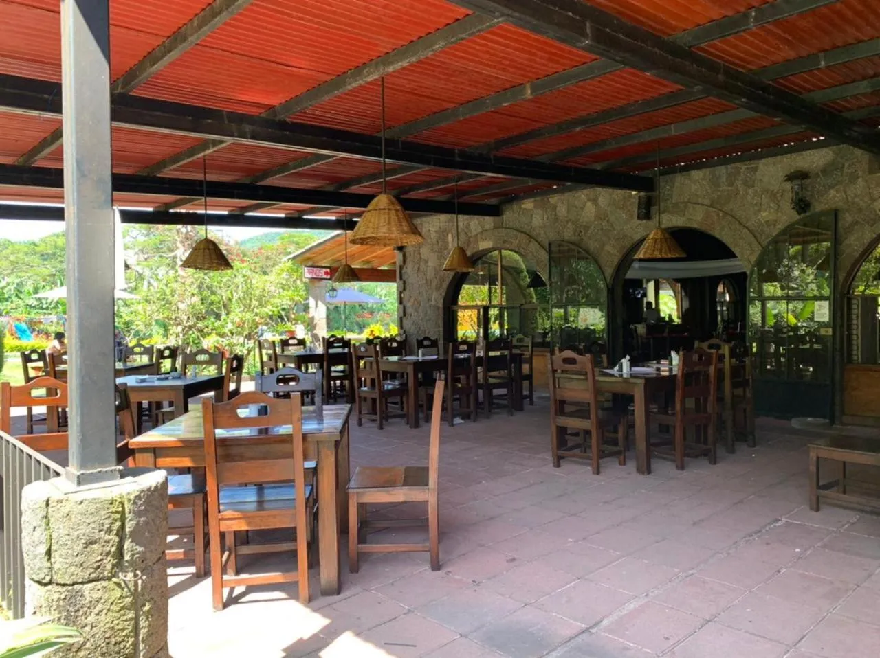 Restaurant/places to eat in Hotel Tiosh Abaj