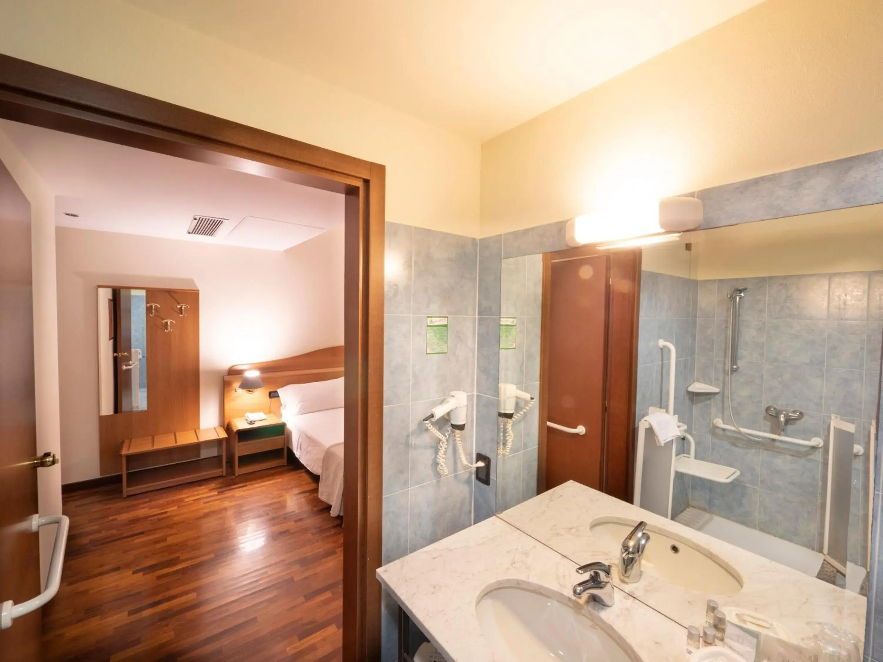 Classic Twin Room - single occupancy - Disability Access in Hotel Il Duca d'Este Classic Twin Room - single occupancy - Disability Access in Hotel Il Duca d'Este