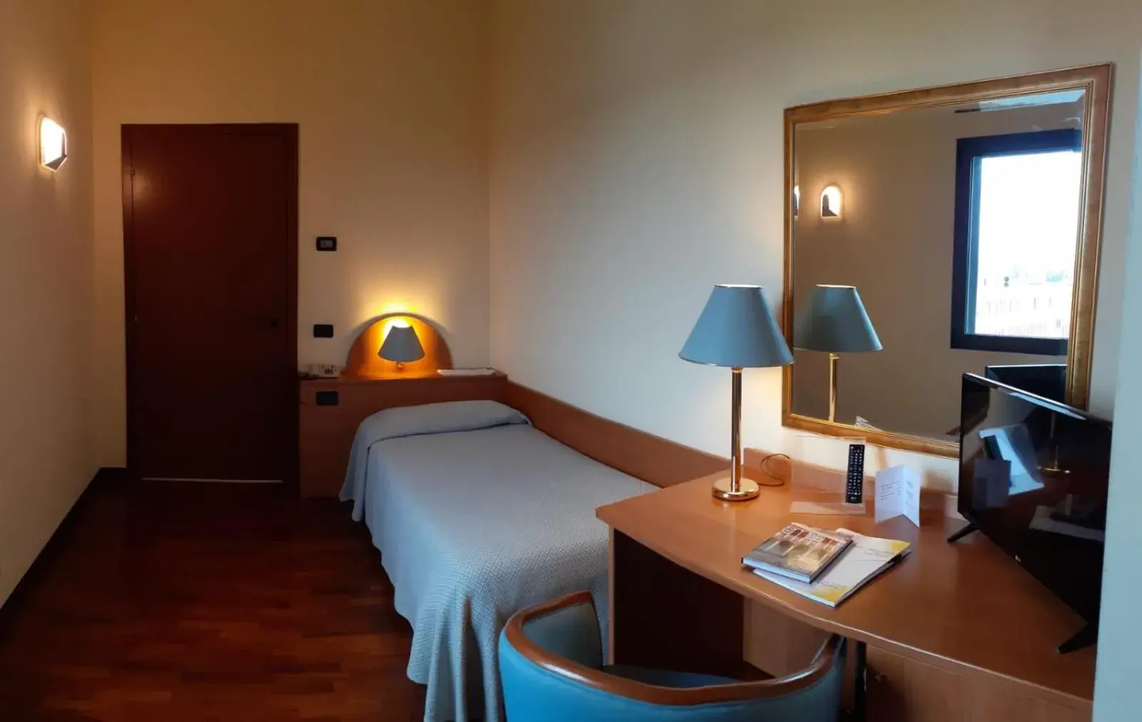 Economy Single Room in Hotel Il Duca d'Este Economy Single Room in Hotel Il Duca d'Este