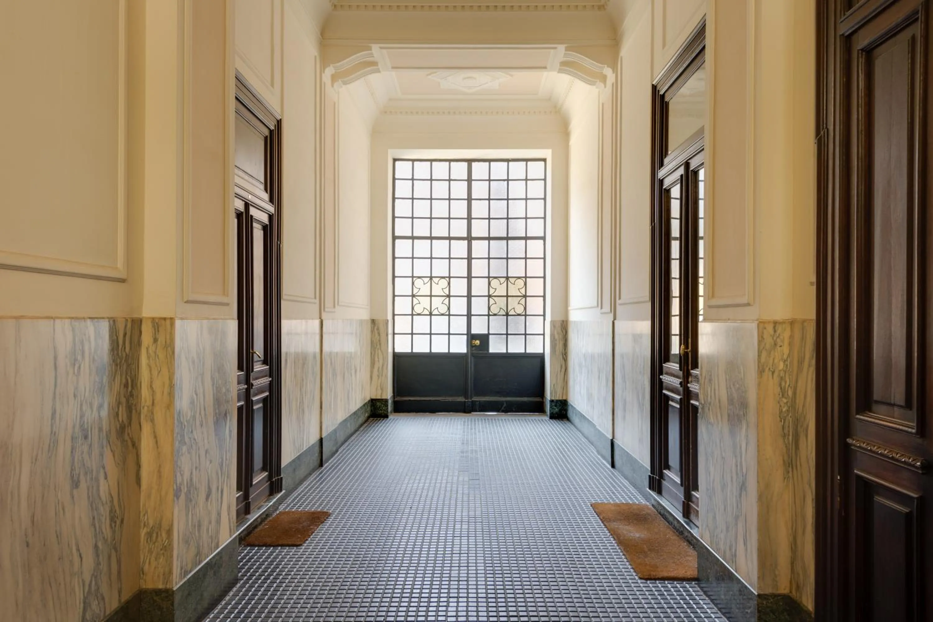 Facade/entrance in Casa ALELI' by Apartments To Art