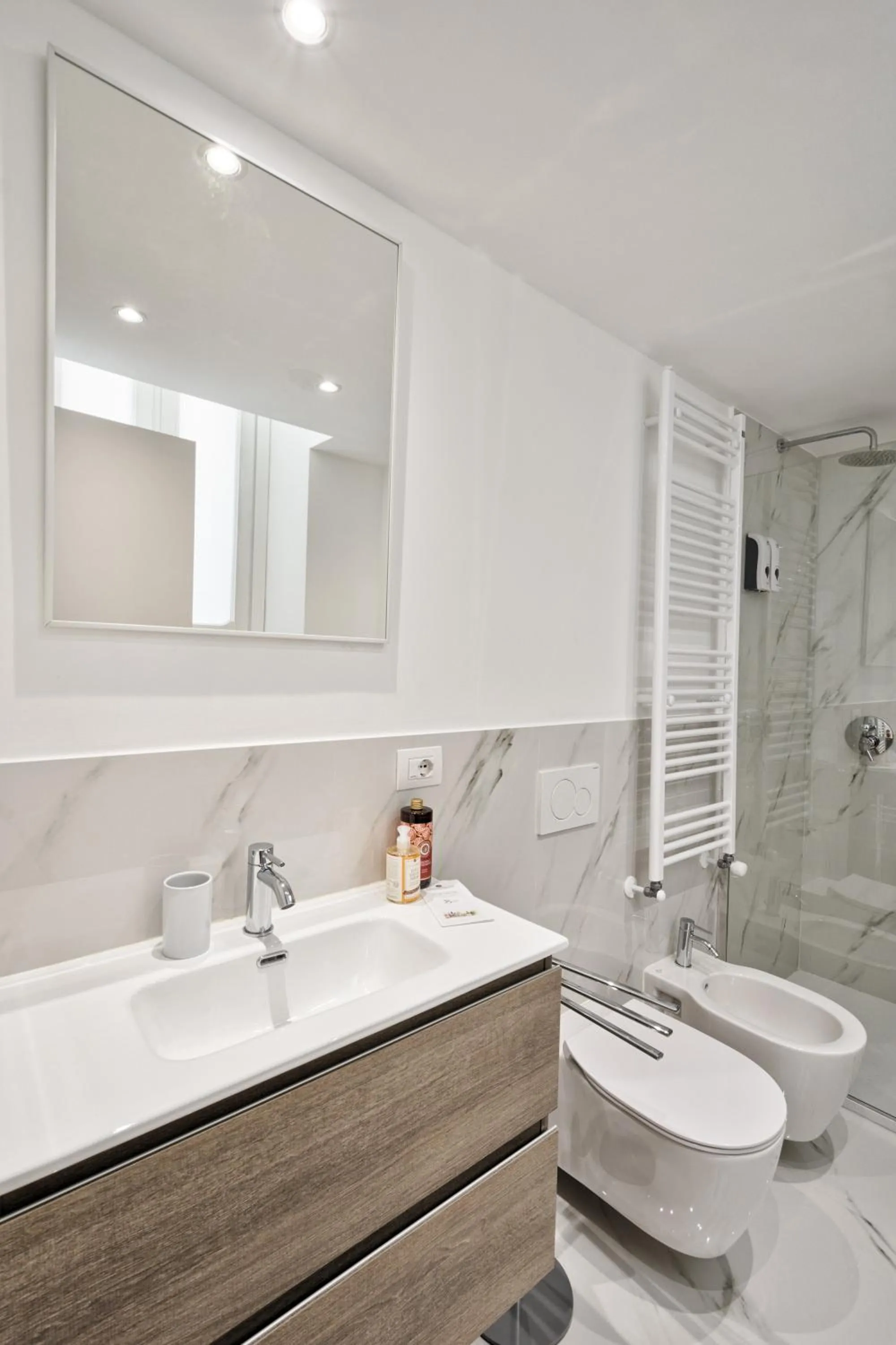 Bathroom in Casa ALELI' by Apartments To Art