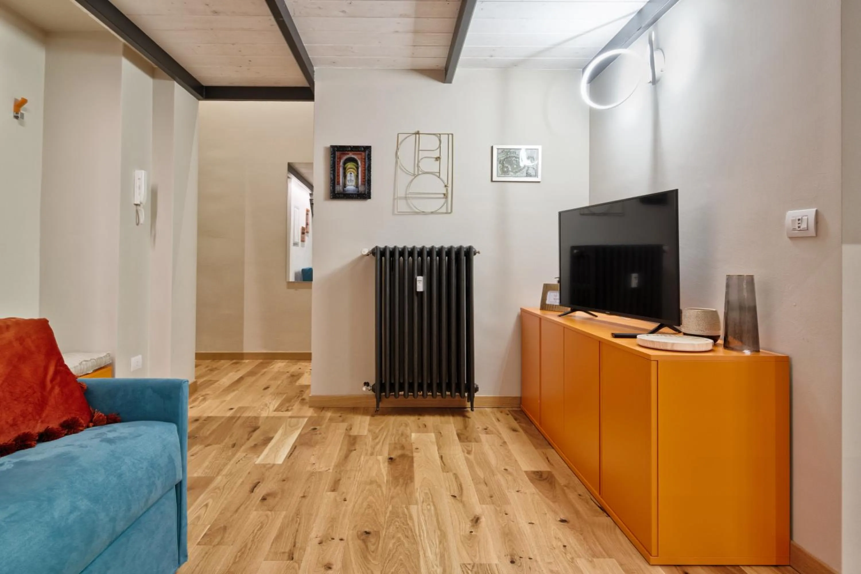 TV and multimedia in Casa ALELI' by Apartments To Art