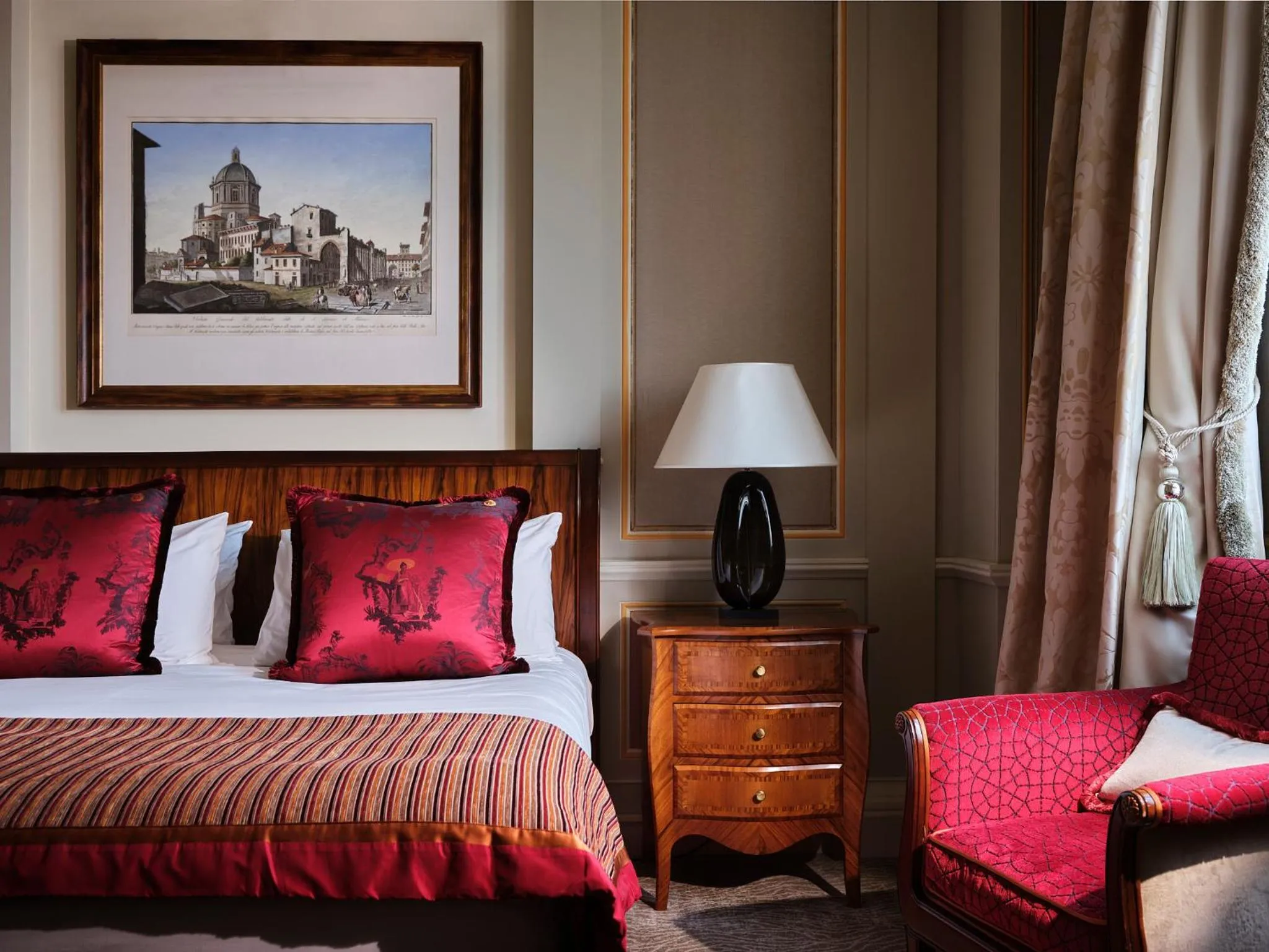 Bed in Hotel Principe Di Savoia - Dorchester Collection