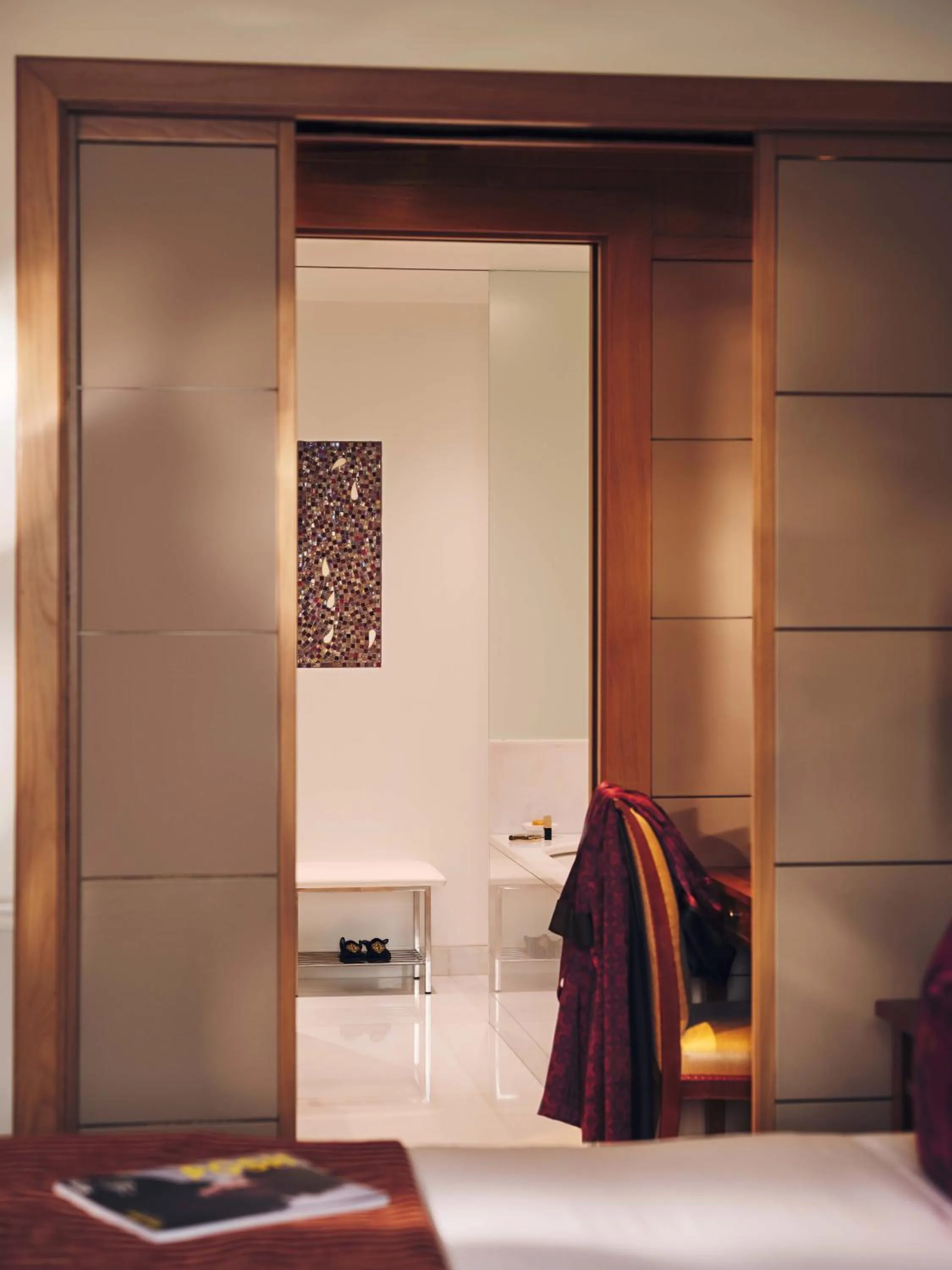 Bathroom, Bed in Hotel Principe Di Savoia - Dorchester Collection