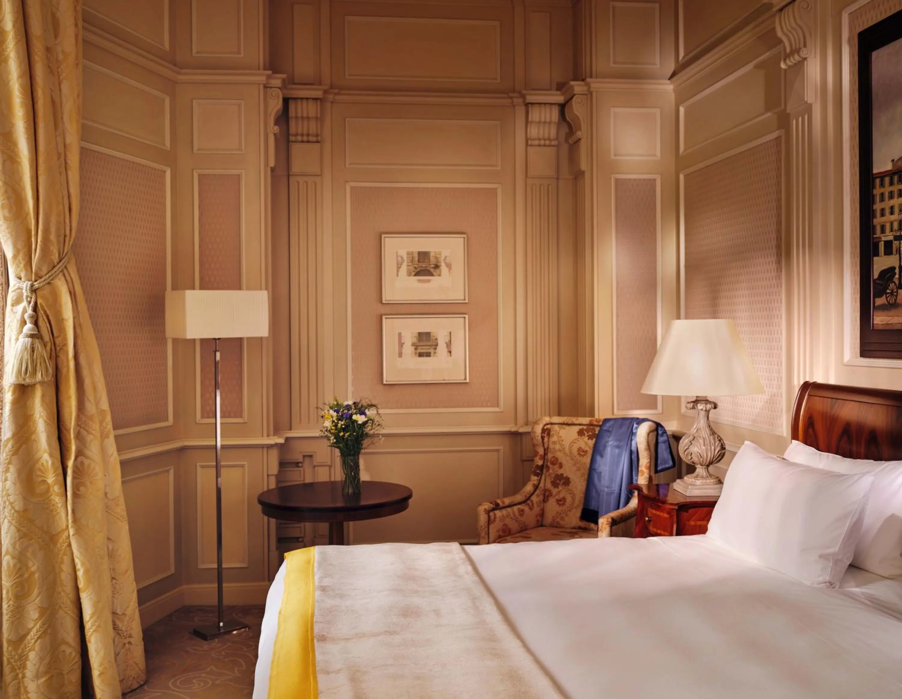 Bed in Hotel Principe Di Savoia - Dorchester Collection