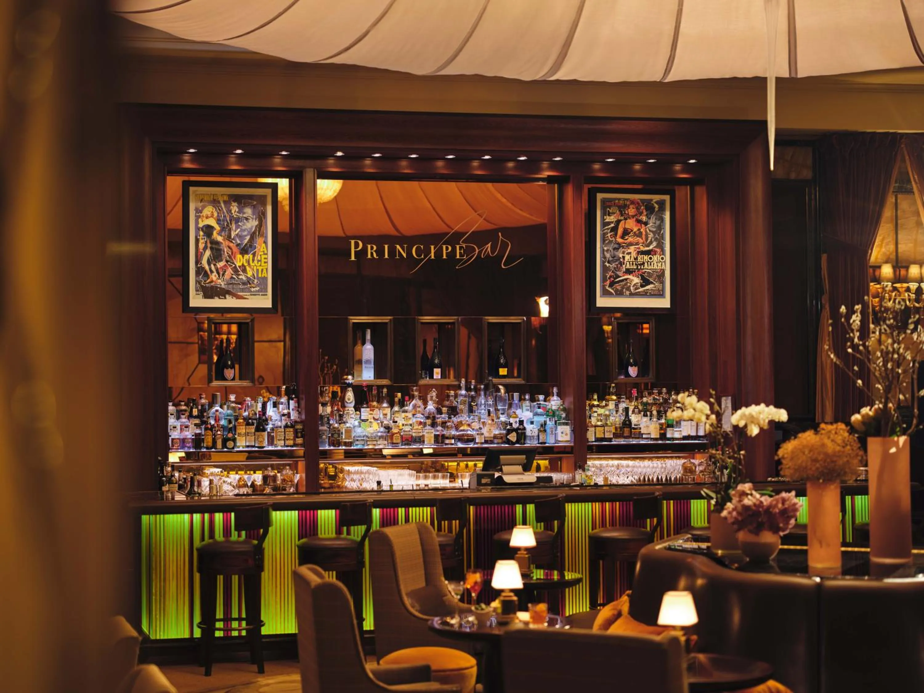 Lounge or bar in Hotel Principe Di Savoia - Dorchester Collection