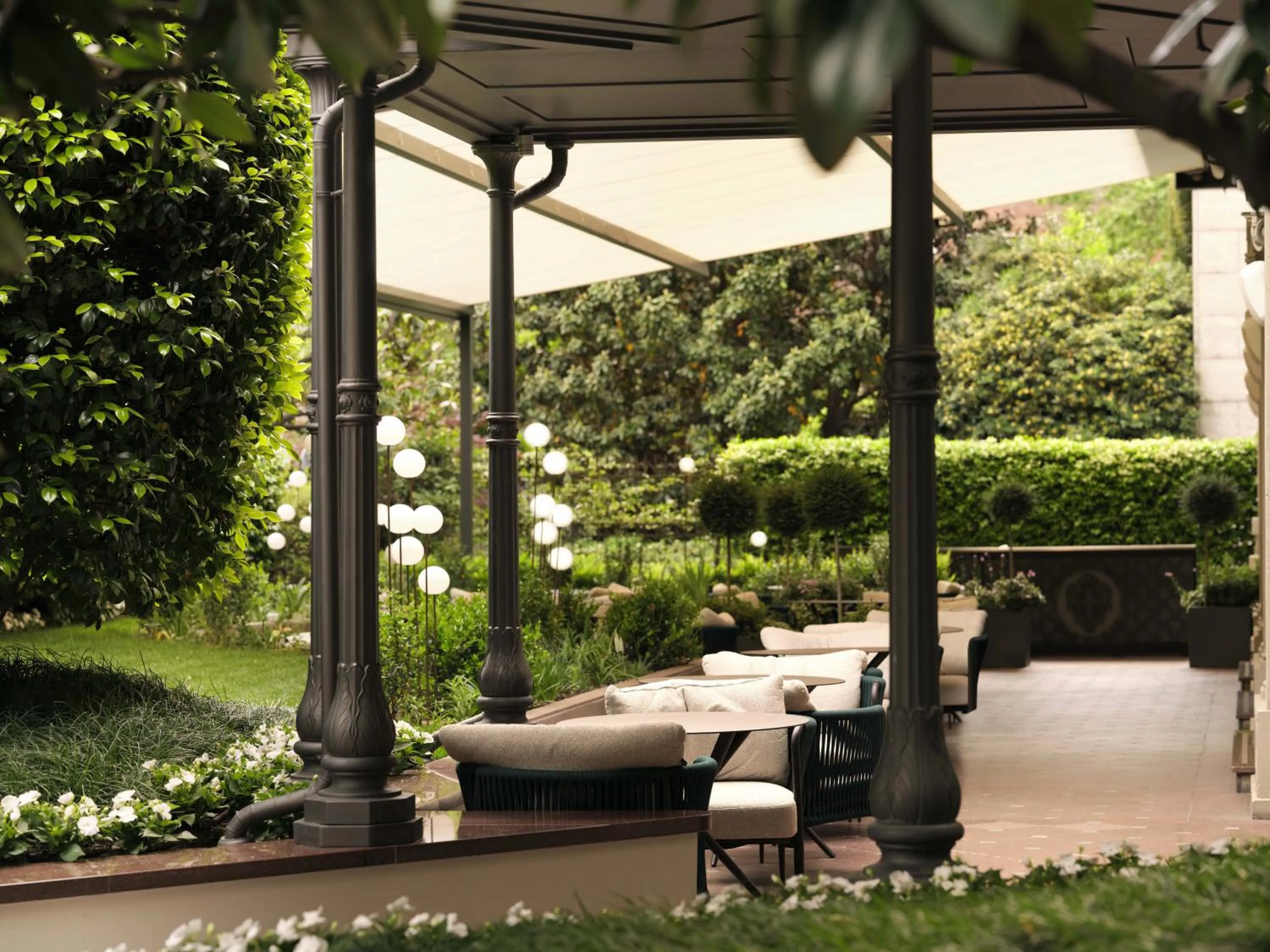 Garden in Hotel Principe Di Savoia - Dorchester Collection