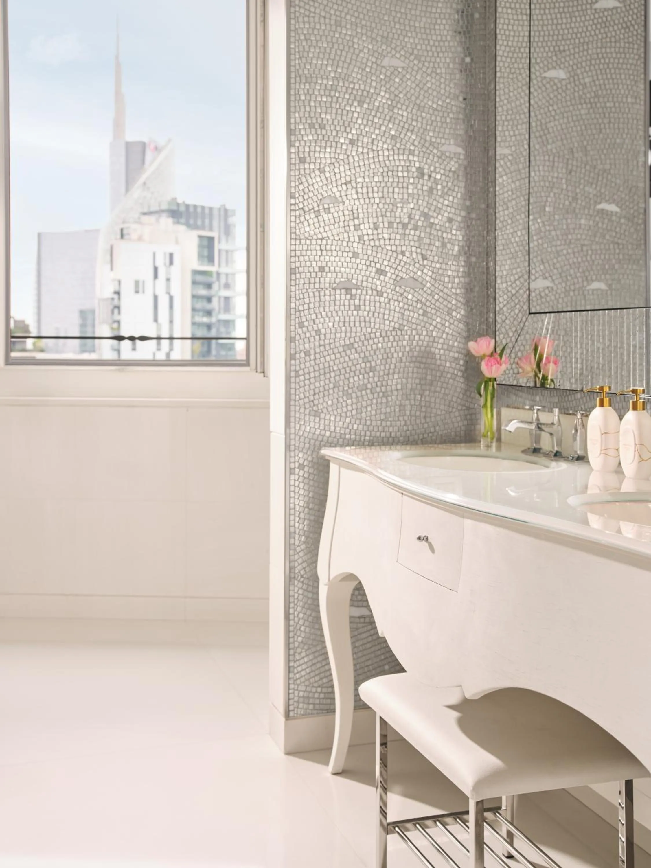 Bathroom in Hotel Principe Di Savoia - Dorchester Collection