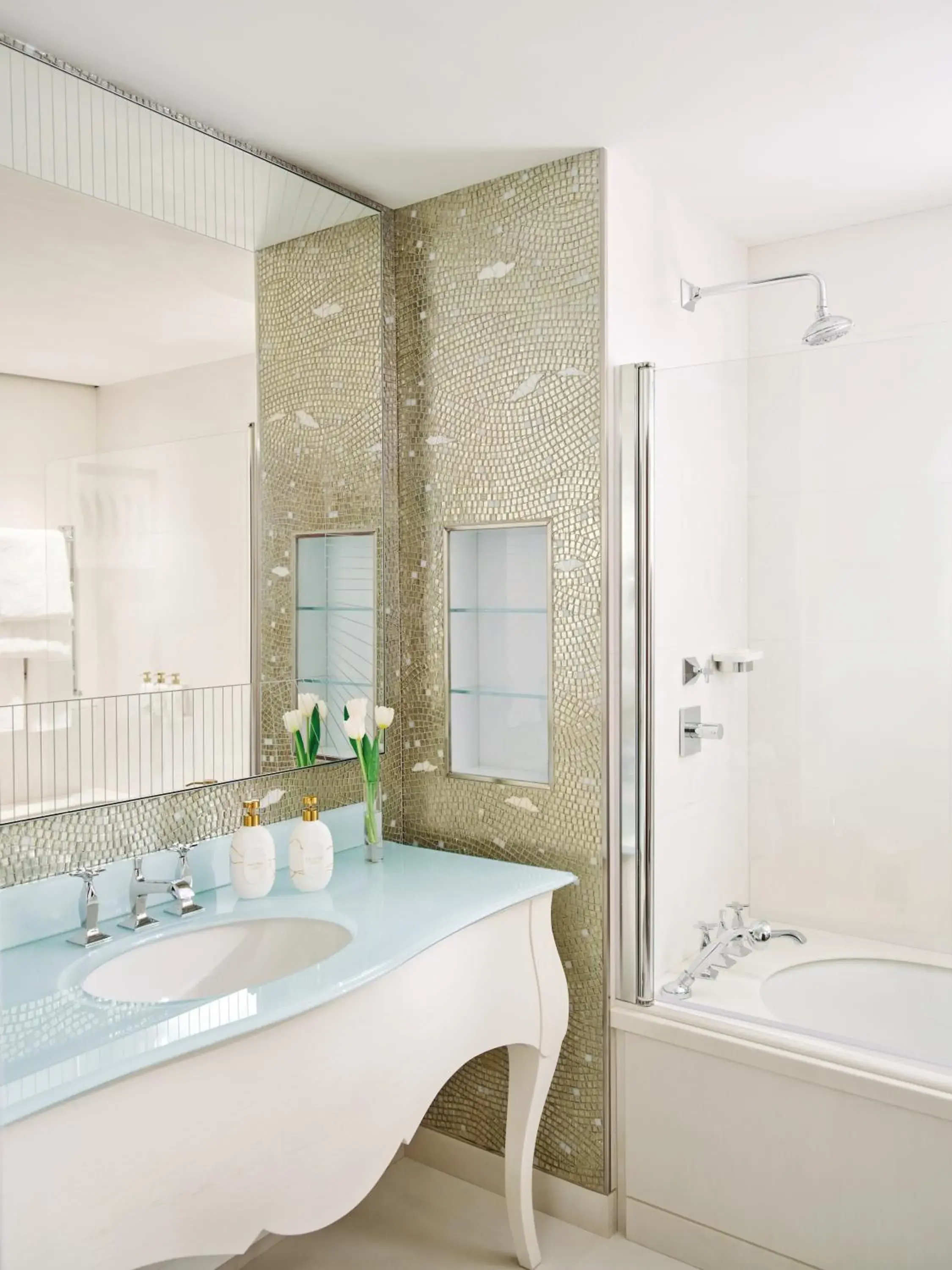 Deluxe Double Room in Hotel Principe Di Savoia - Dorchester Collection Deluxe Double Room in Hotel Principe Di Savoia - Dorchester Collection