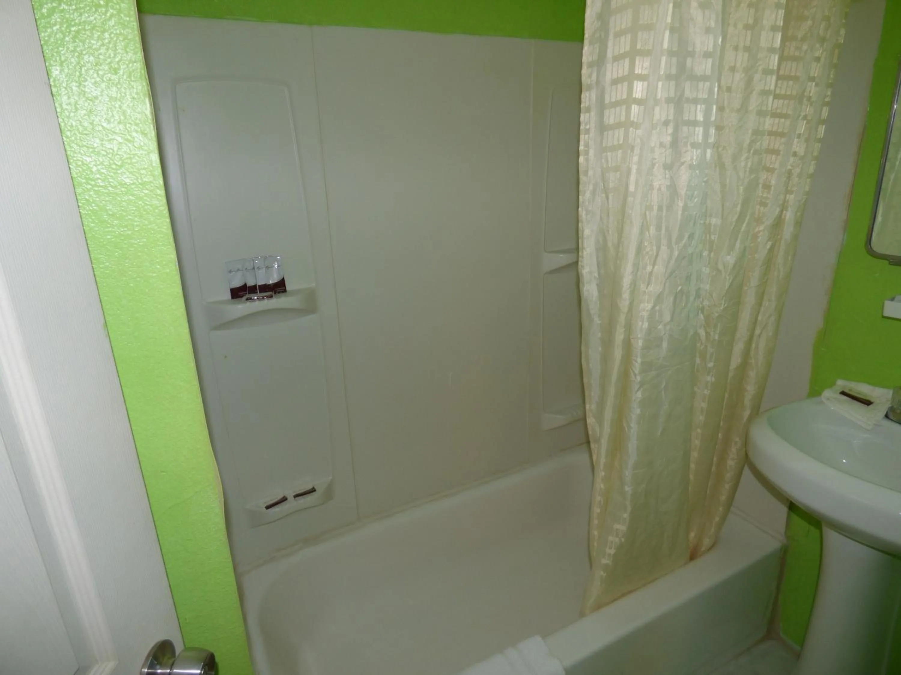 Bathroom in 9 Palms Inn