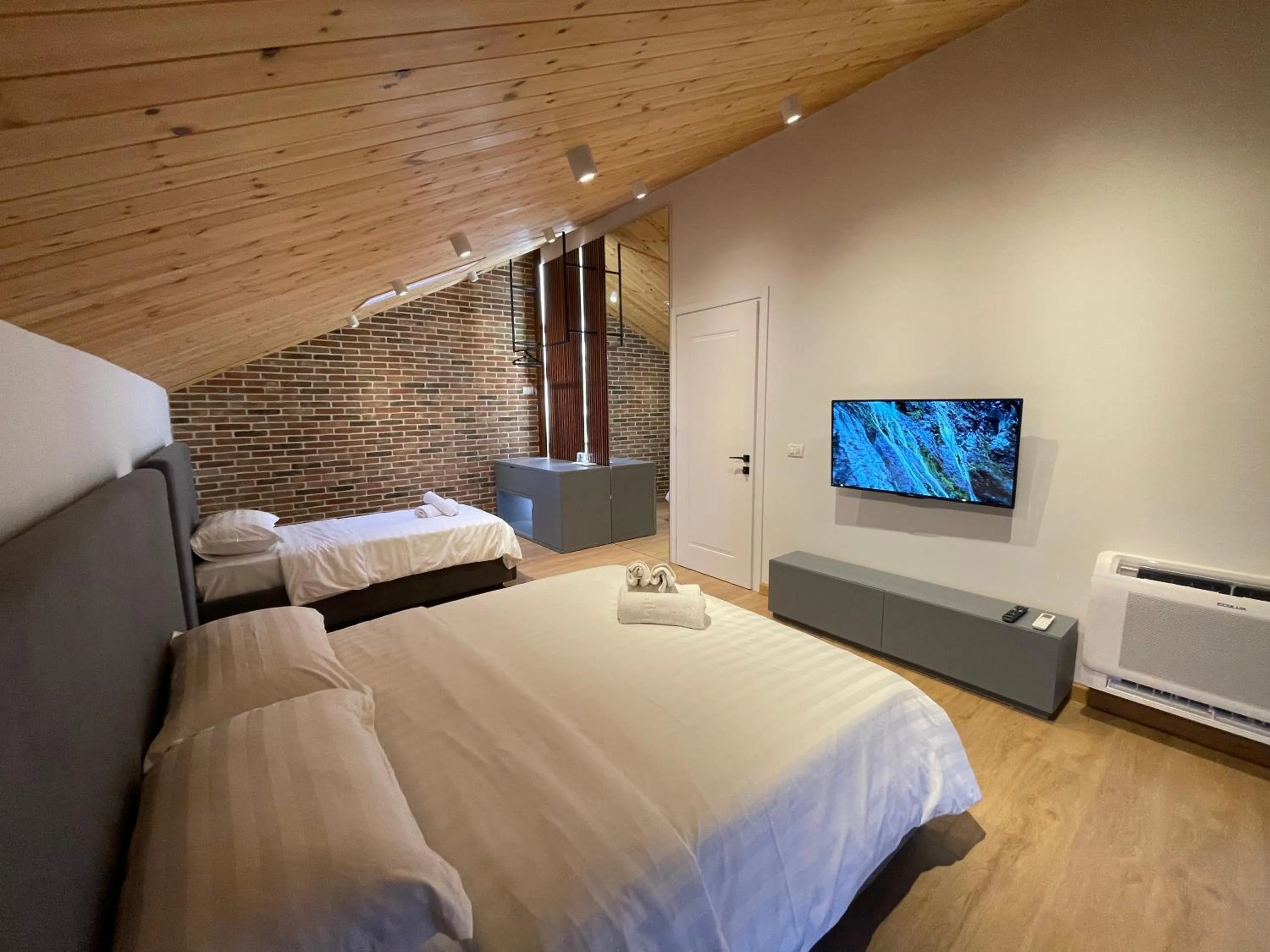 Bed in Bujtina Apsus