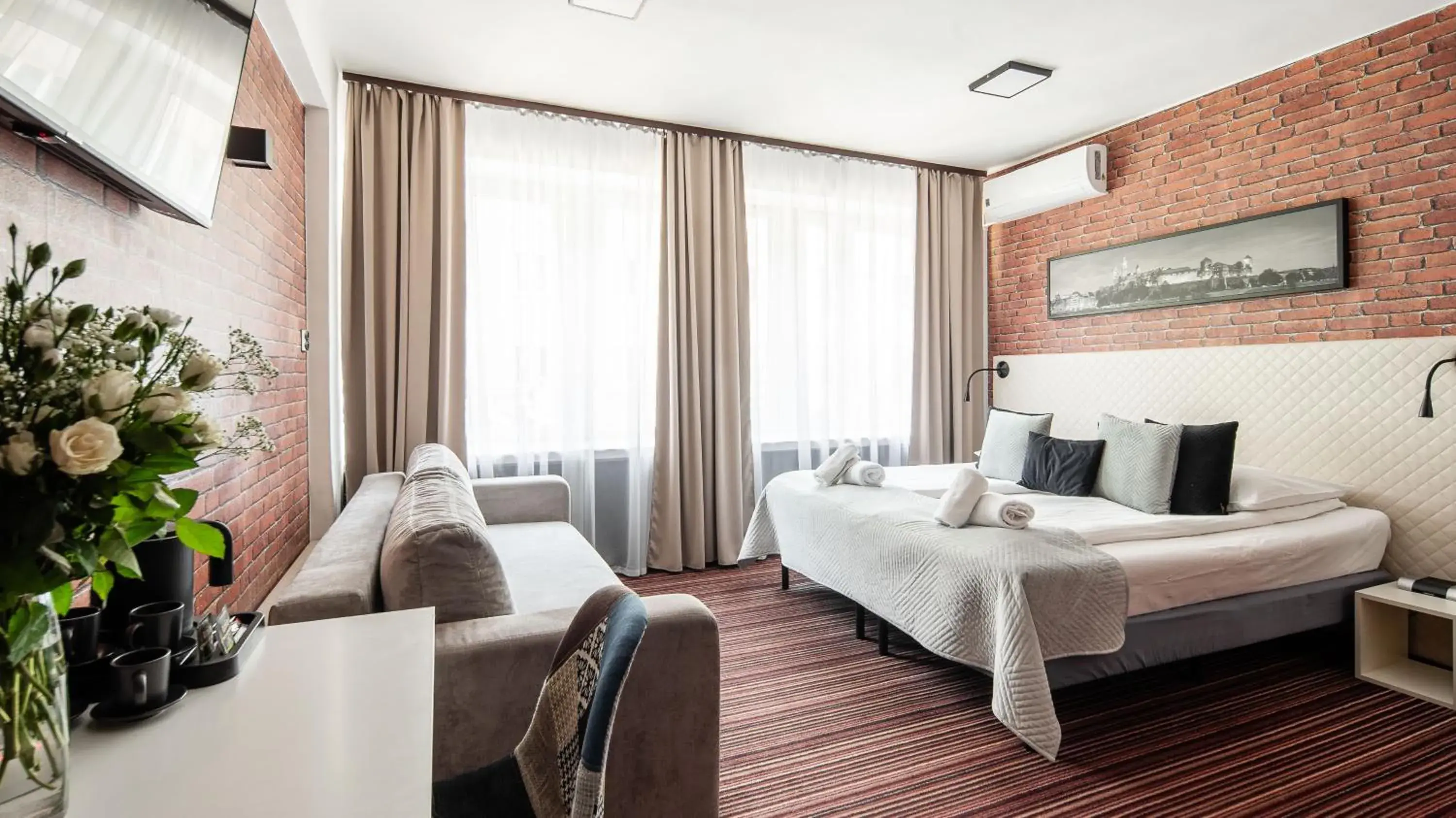 Photo of the whole room, Bed in Hotel Delta Photo of the whole room, Bed in Hotel Delta