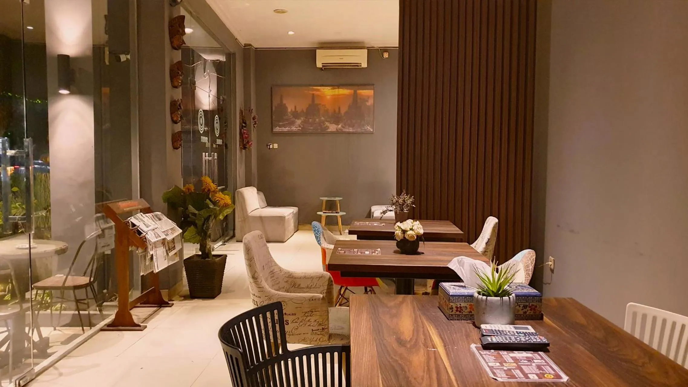 Lobby or reception in Sunrise Hotel Jogja