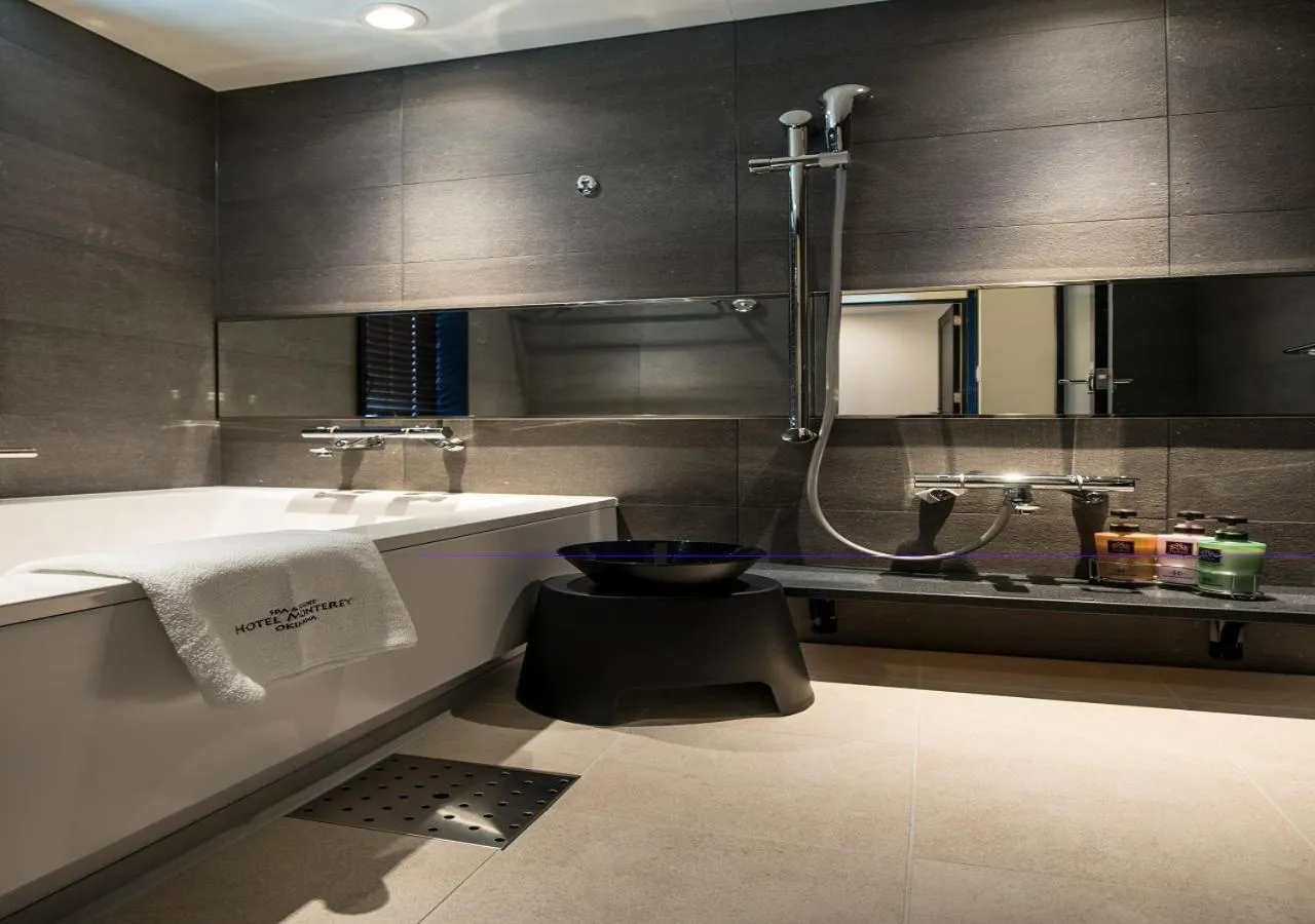 Shower in Hotel Monterey Okinawa Spa & Resort