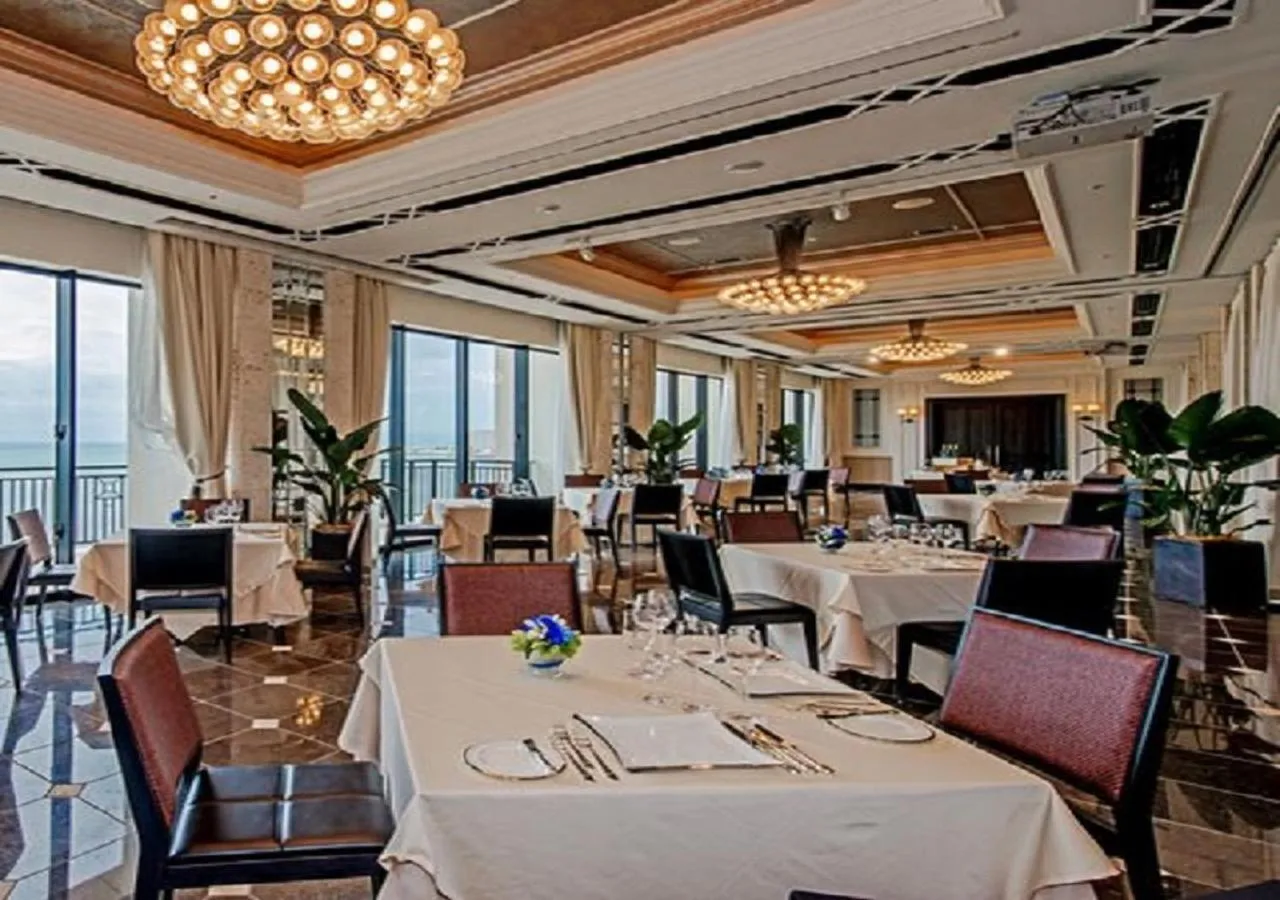 Restaurant/places to eat in Hotel Monterey Okinawa Spa & Resort