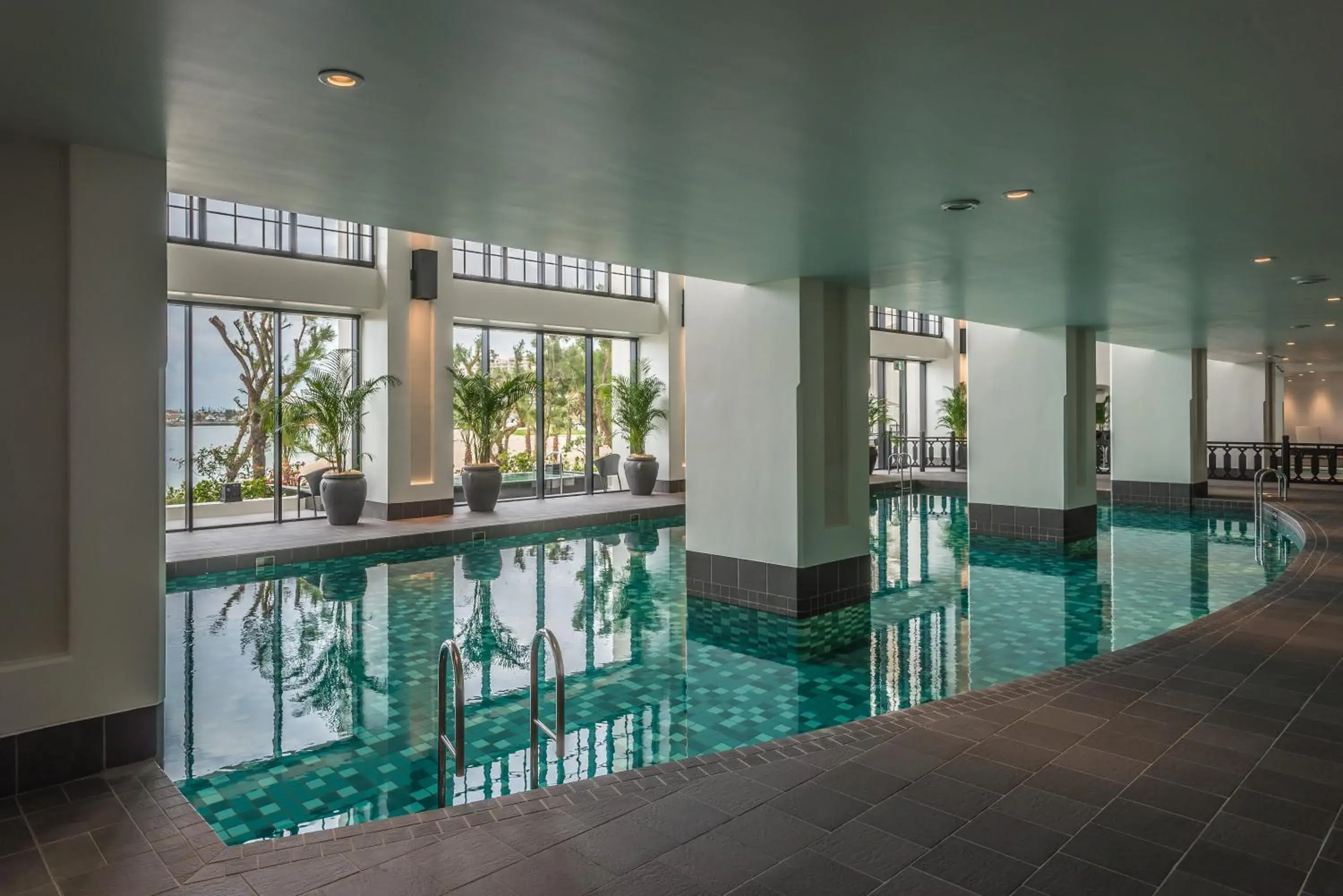 Swimming pool in Hotel Monterey Okinawa Spa & Resort Swimming pool in Hotel Monterey Okinawa Spa & Resort