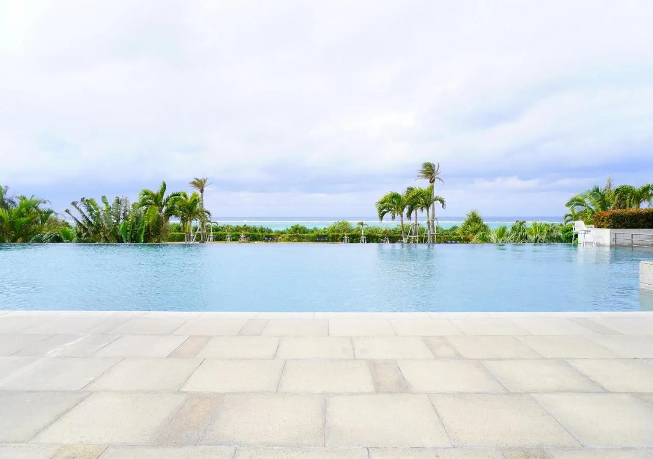 Swimming pool in Hotel Monterey Okinawa Spa & Resort