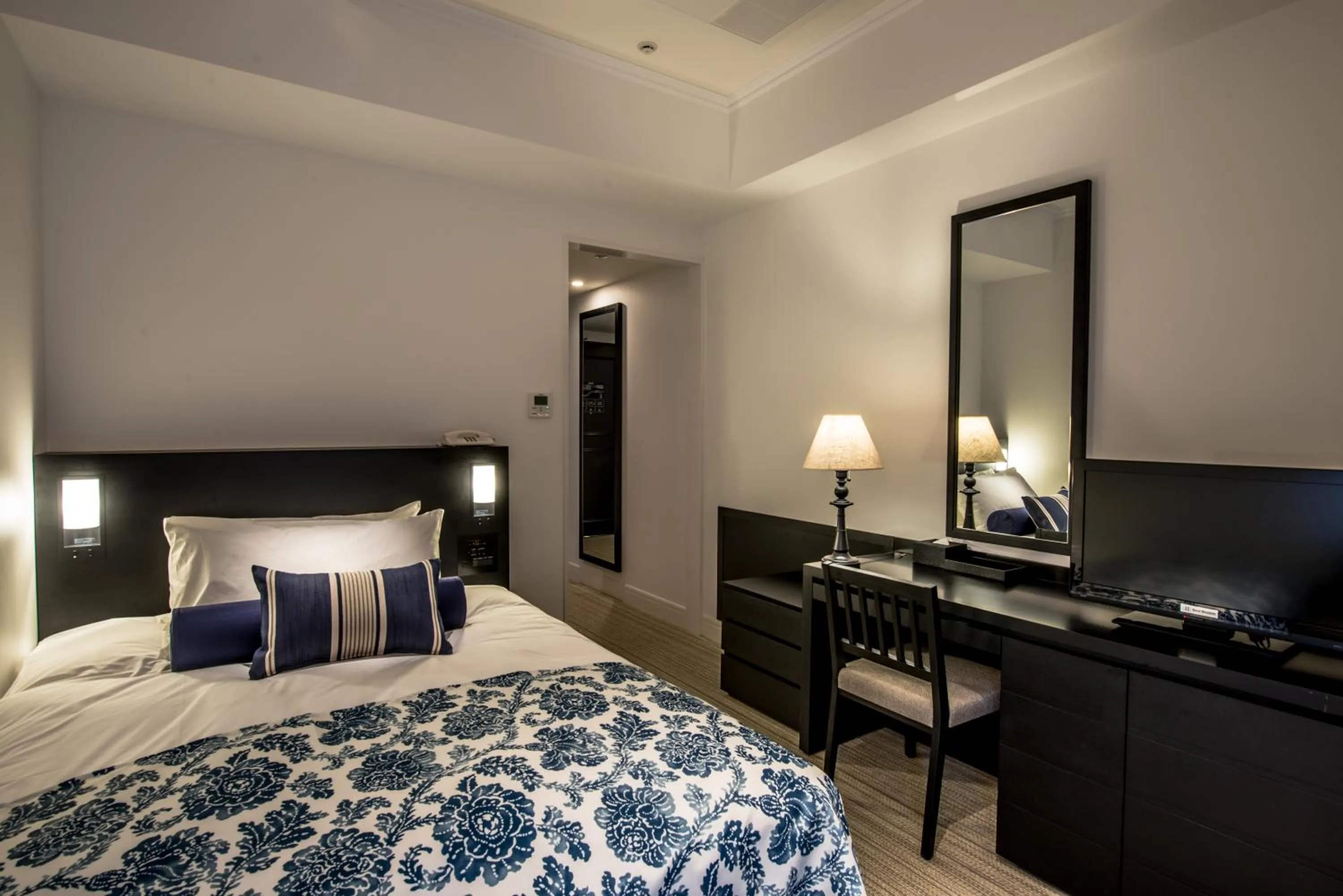 Bed in Hotel Monterey Okinawa Spa & Resort