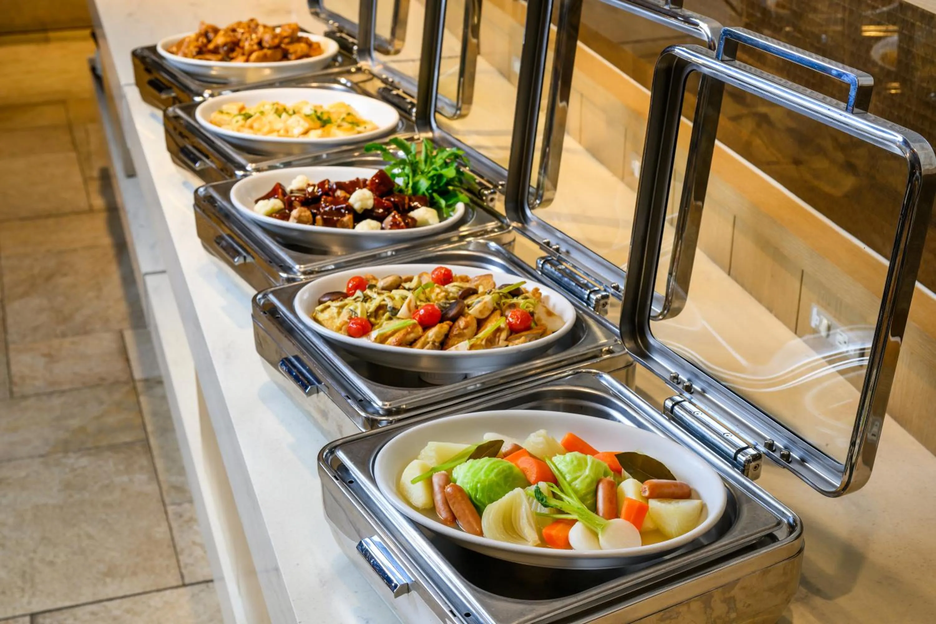 Restaurant/places to eat in Hotel Monterey Okinawa Spa & Resort