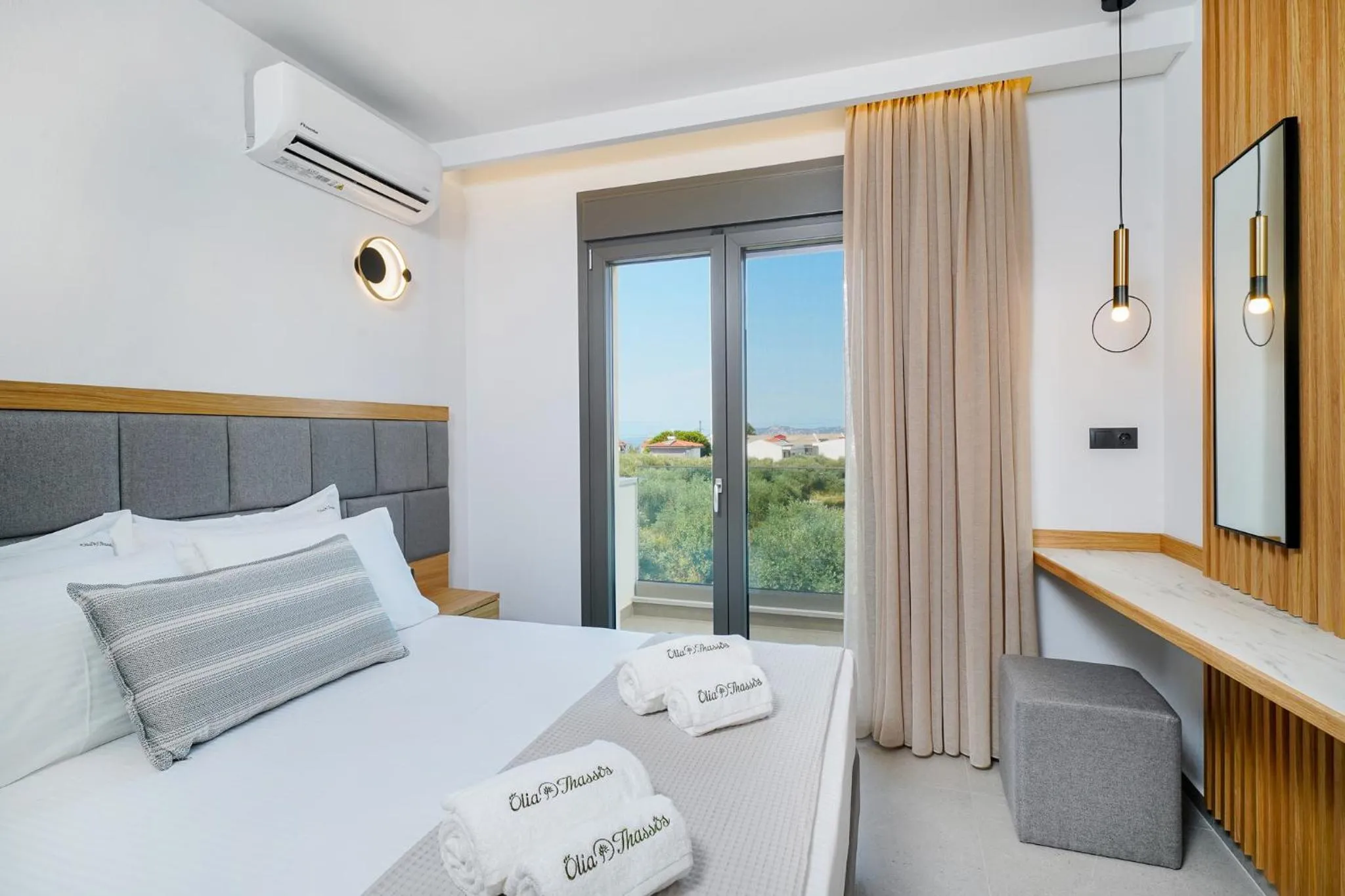 Bed in Olia Thassos - Luxury Apartments