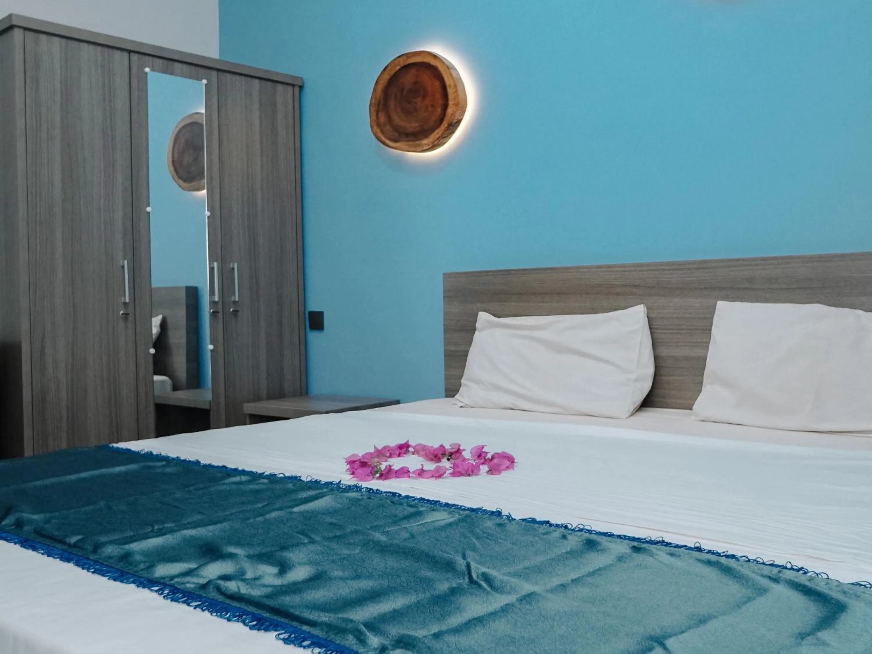 Property building, Bed in Sunset Villa