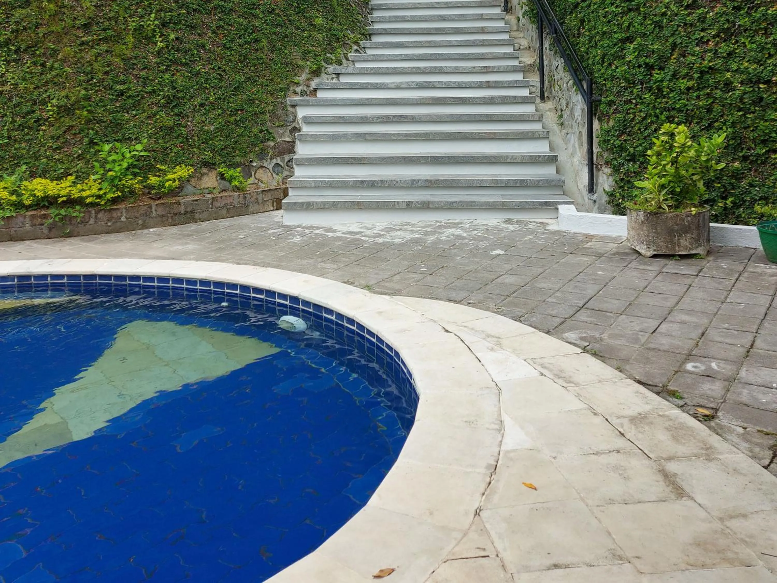 Property building in Sunset Villa