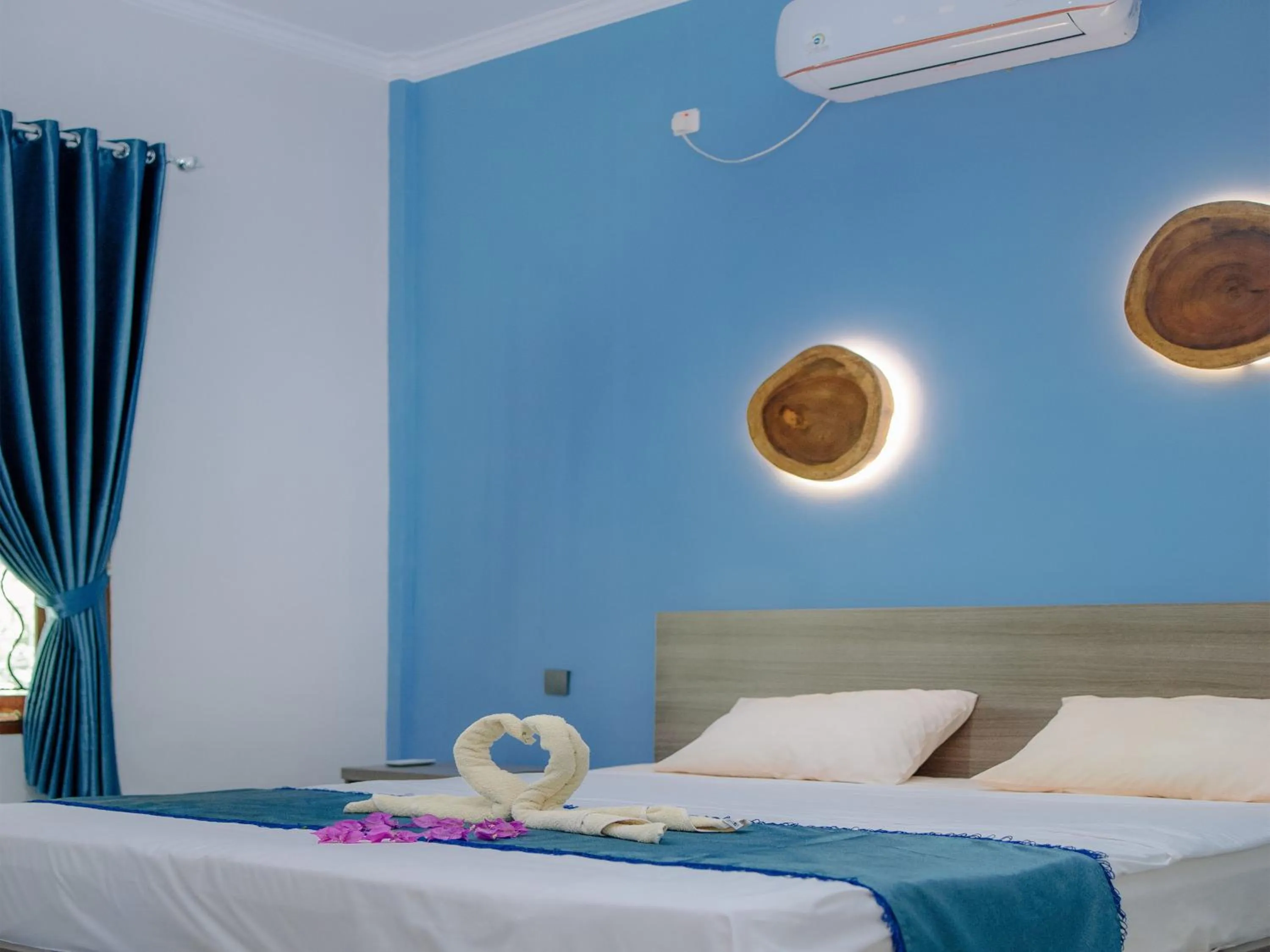 Property building, Bed in Sunset Villa