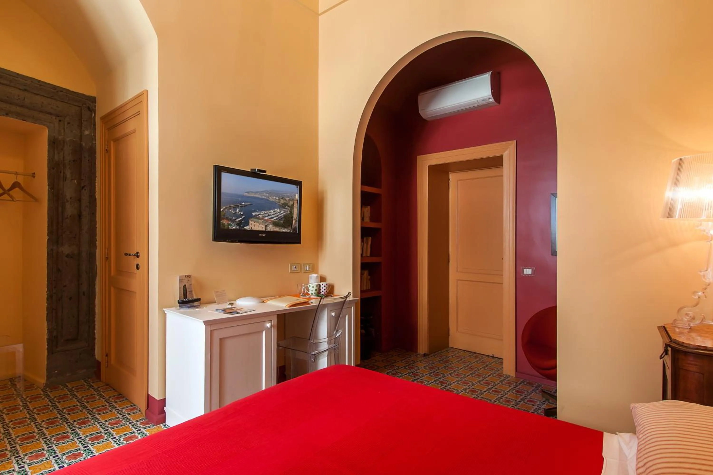 Decorative detail, Bed in Casa Astarita