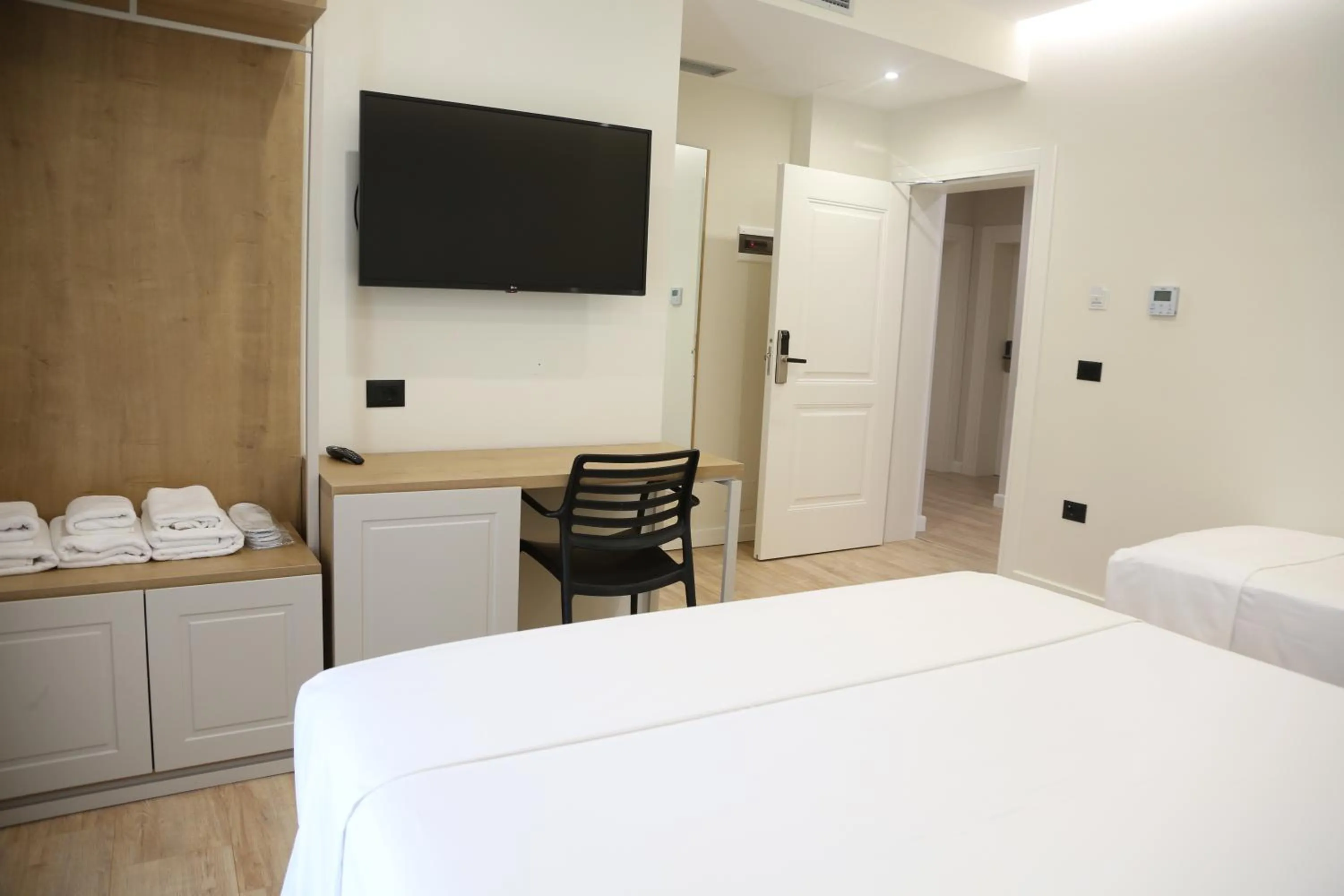 Bed in B&B Champagne, Vlore Bay