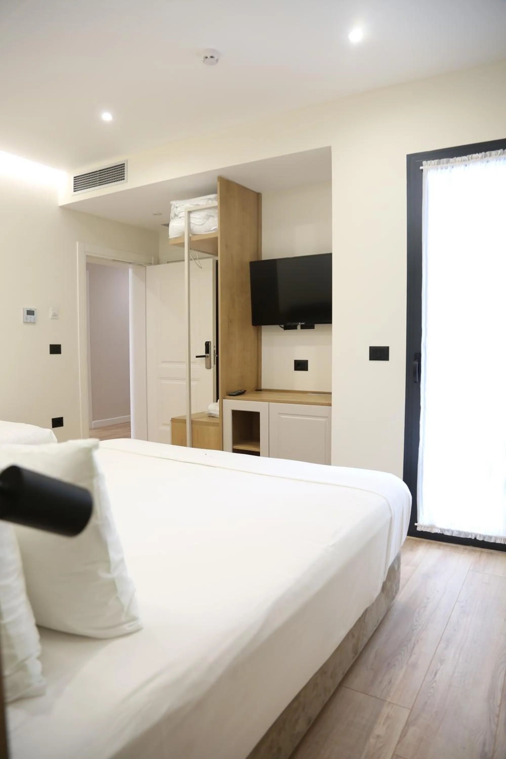 Photo of the whole room, Bed in B&B Champagne, Vlore Bay