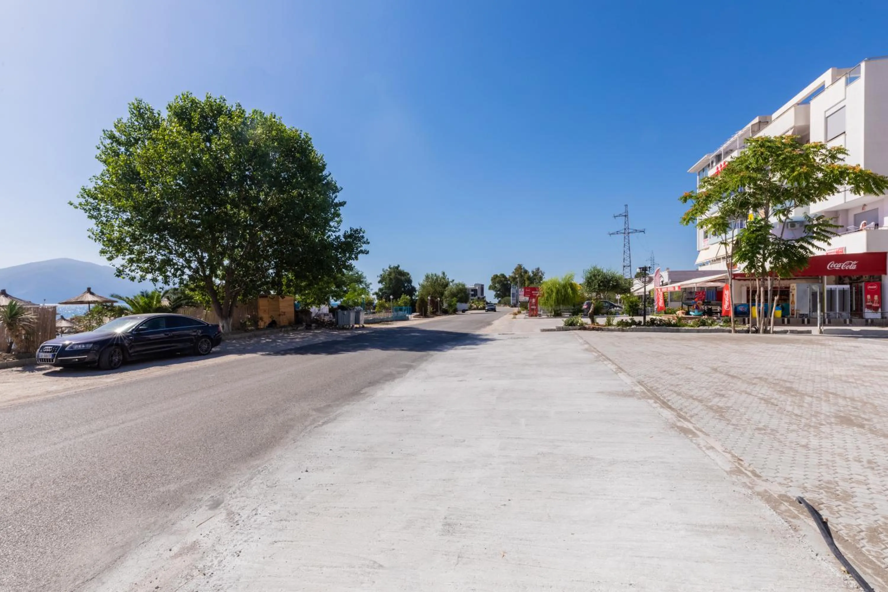 Street view in B&B Champagne, Vlore Bay