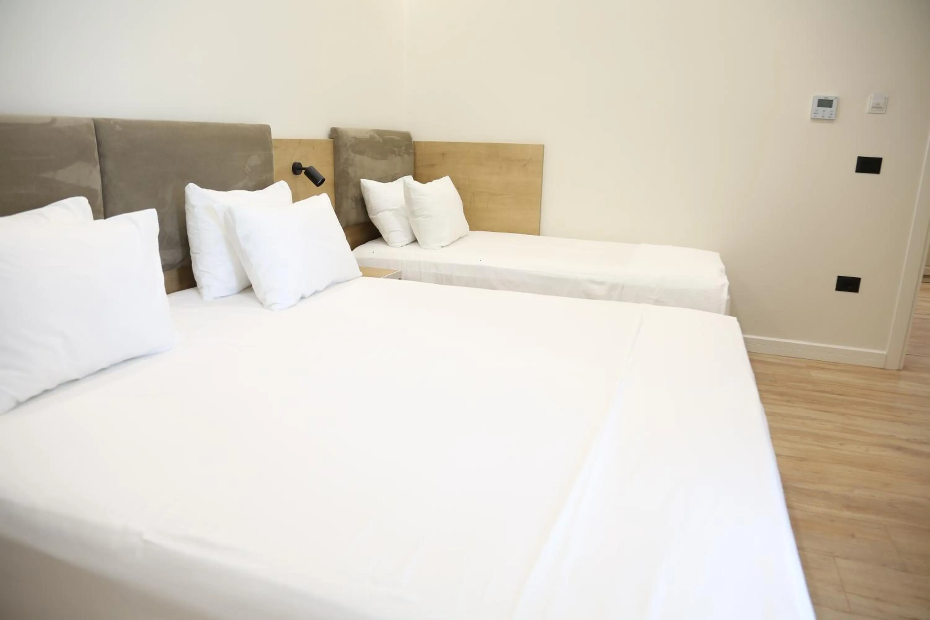 Photo of the whole room, Bed in B&B Champagne, Vlore Bay