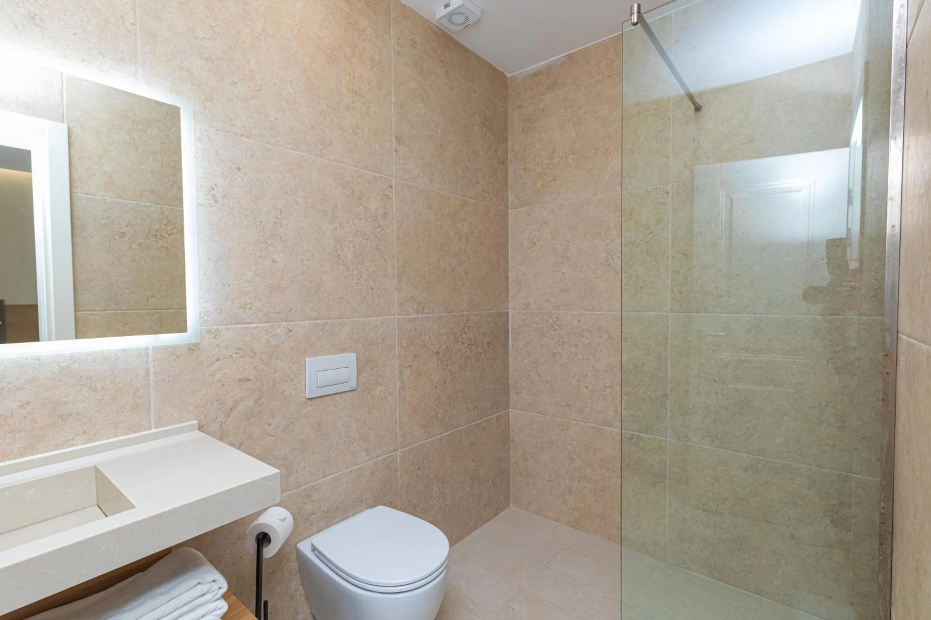 Bathroom in B&B Champagne, Vlore Bay