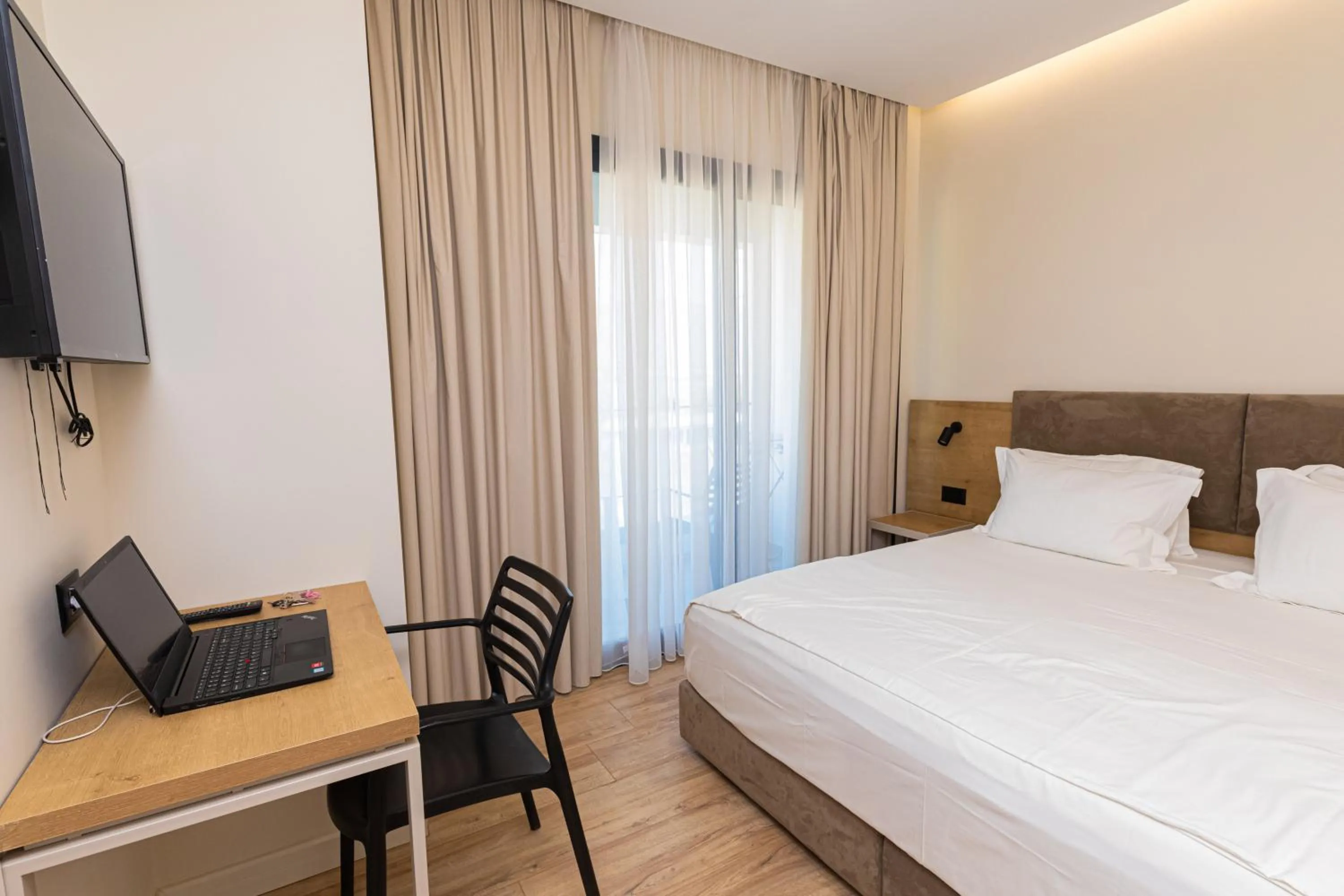 Bed in B&B Champagne, Vlore Bay