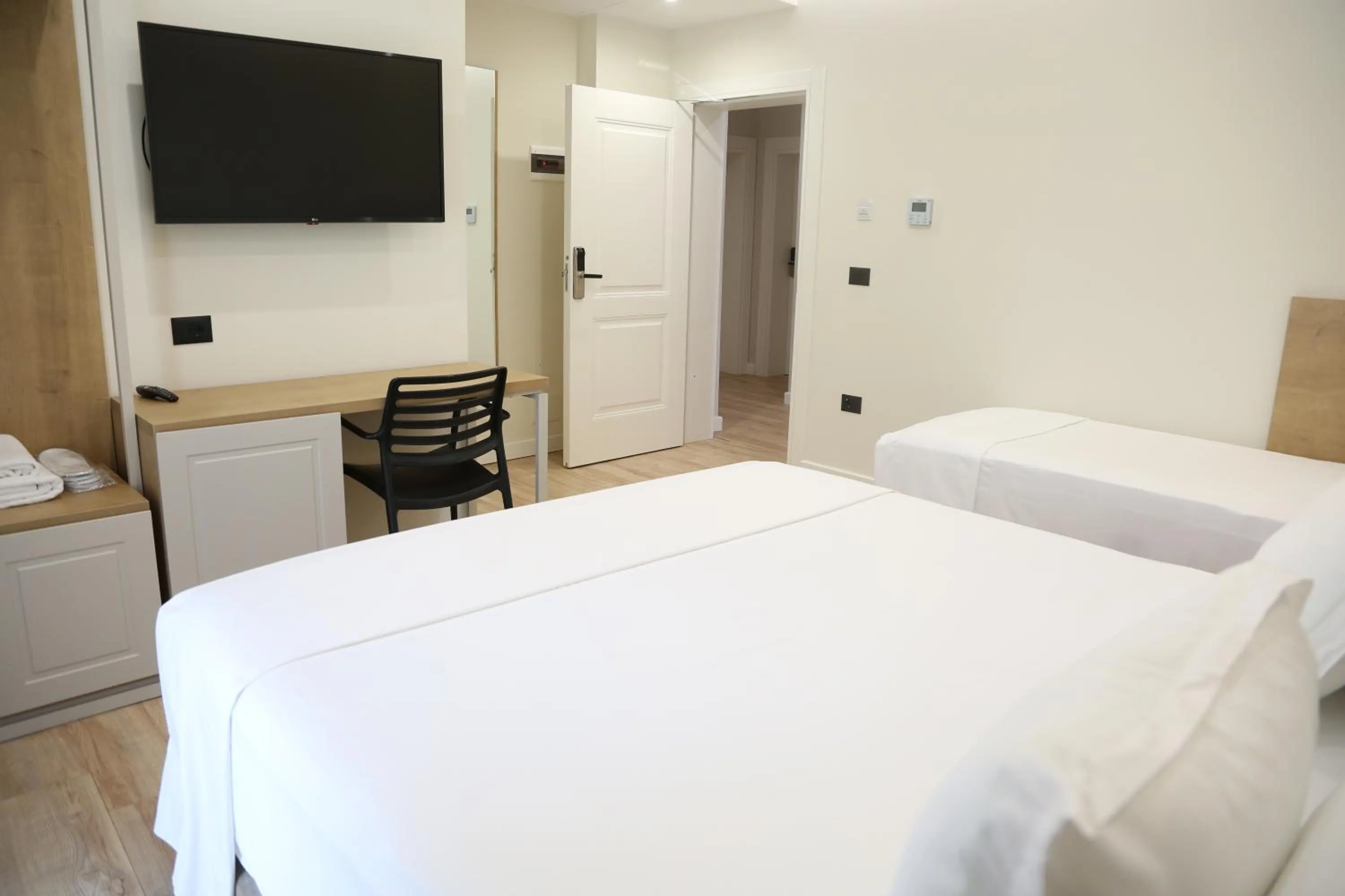 Bed in B&B Champagne, Vlore Bay