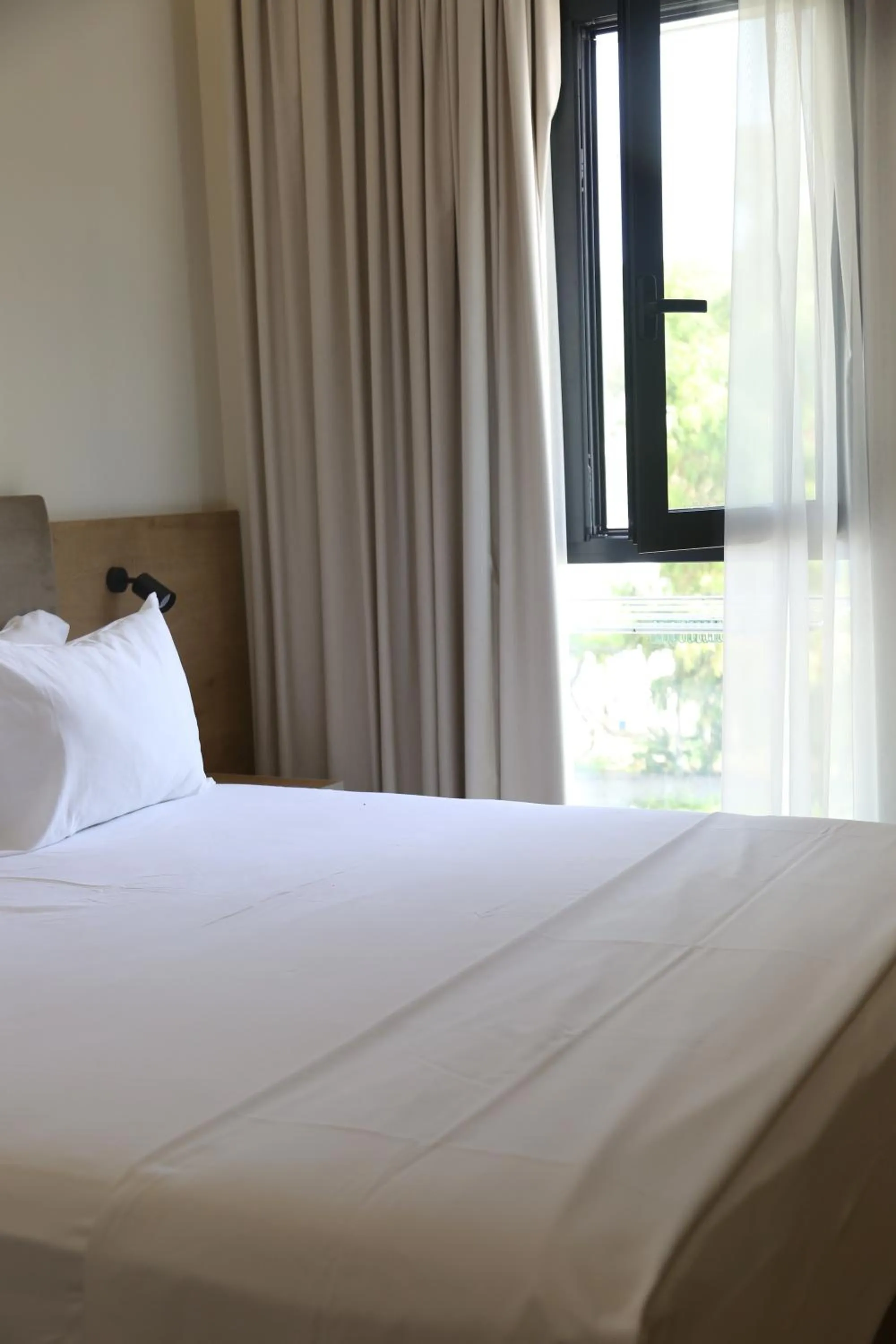 Bed in B&B Champagne, Vlore Bay