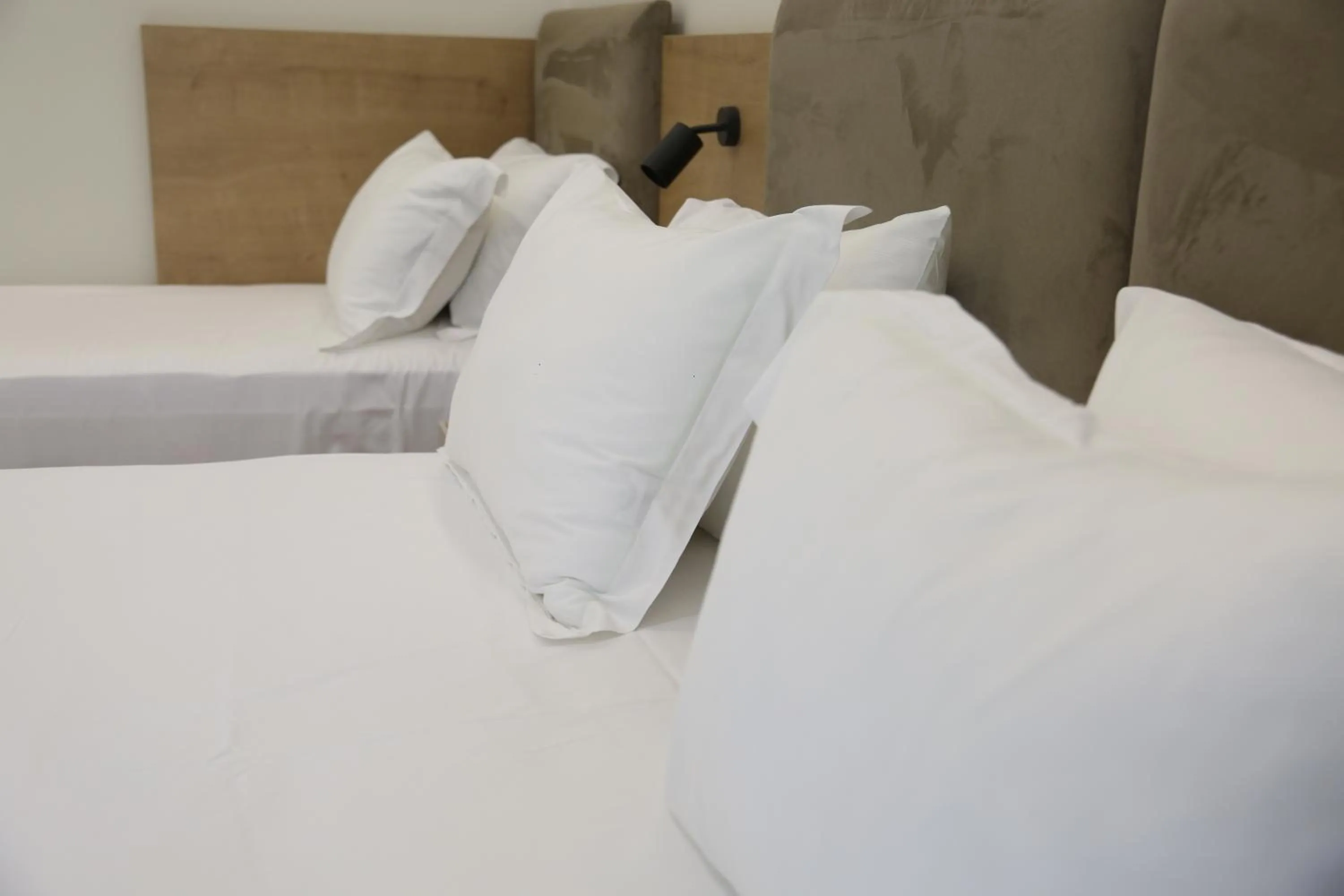 Bed in B&B Champagne, Vlore Bay