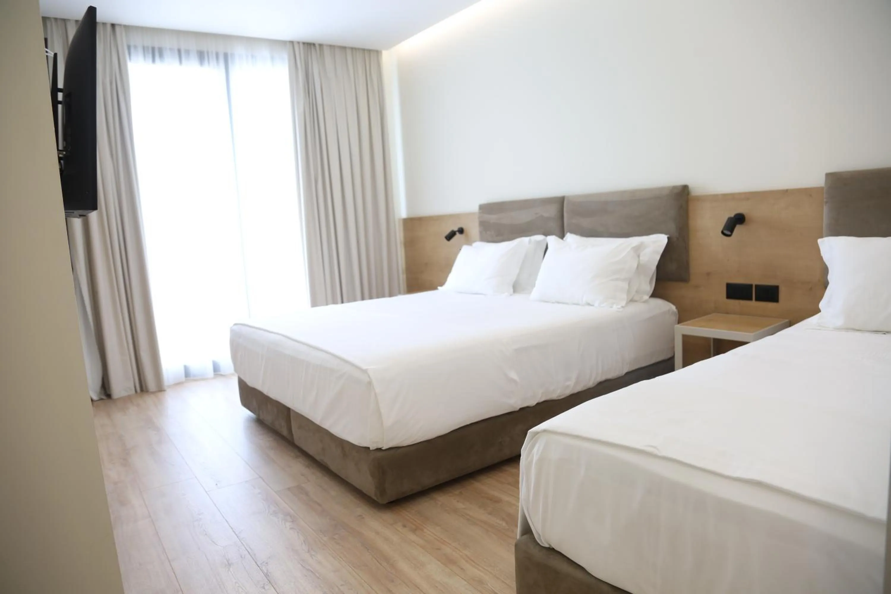 Photo of the whole room, Bed in B&B Champagne, Vlore Bay