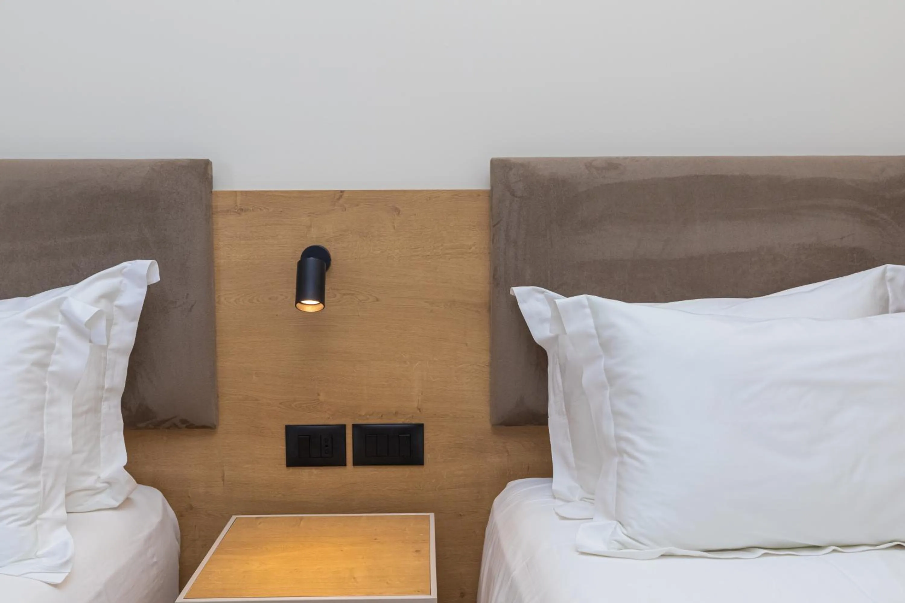 Bed in B&B Champagne, Vlore Bay