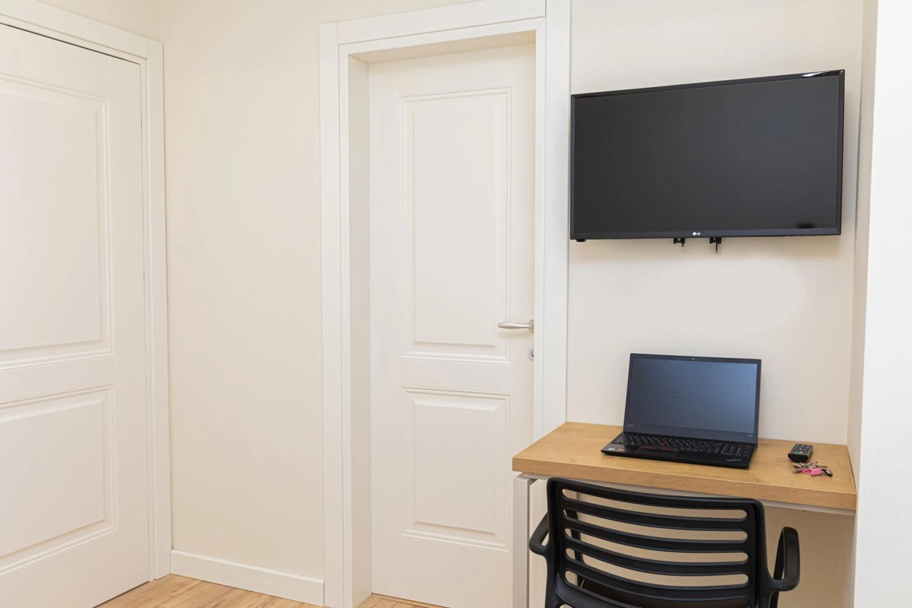 TV and multimedia in B&B Champagne, Vlore Bay