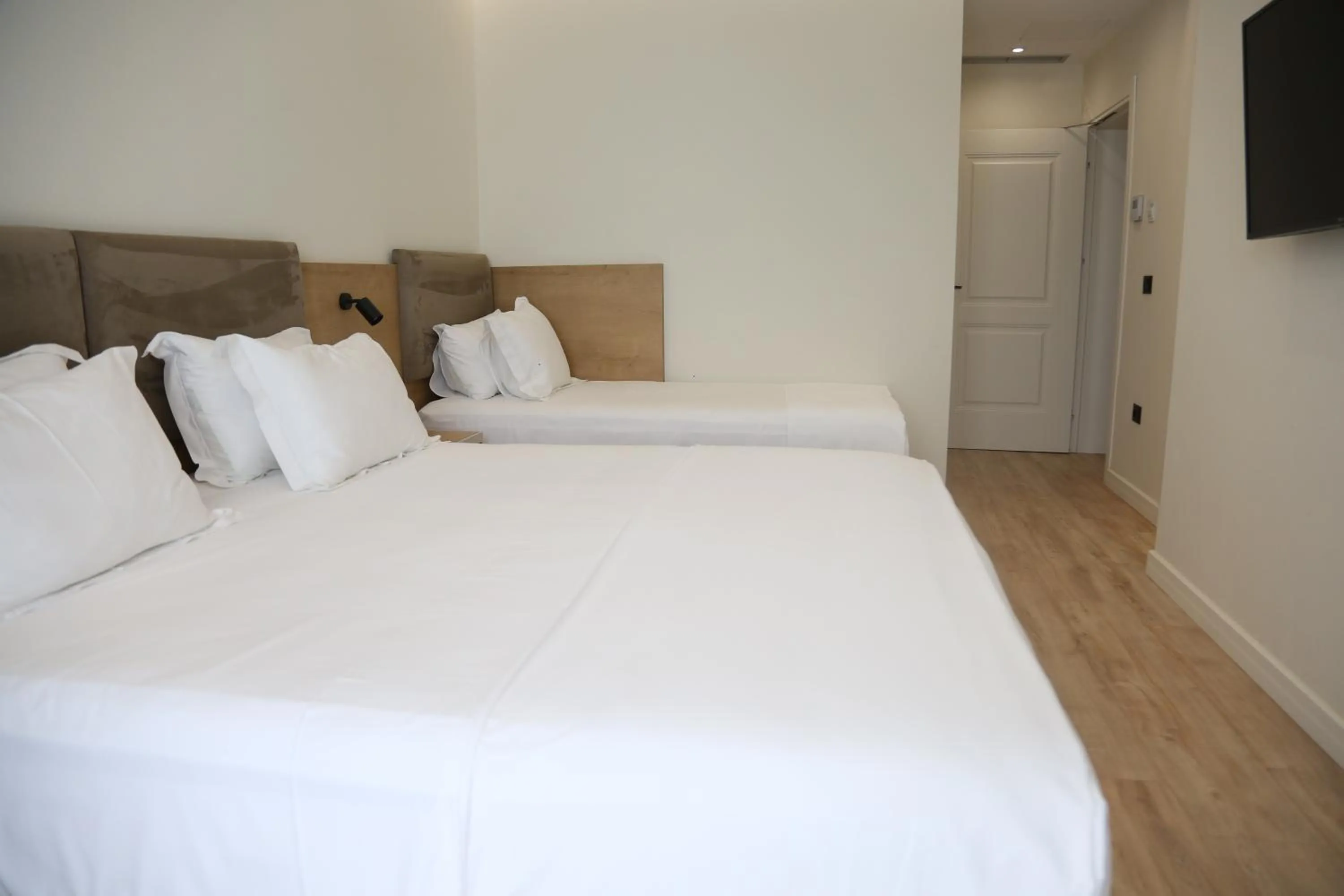 Photo of the whole room, Bed in B&B Champagne, Vlore Bay