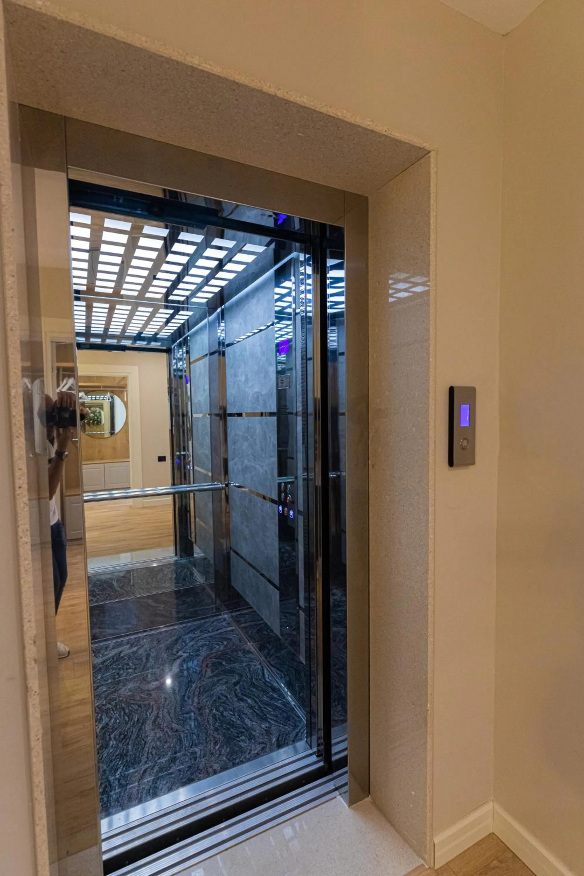 elevator in B&B Champagne, Vlore Bay