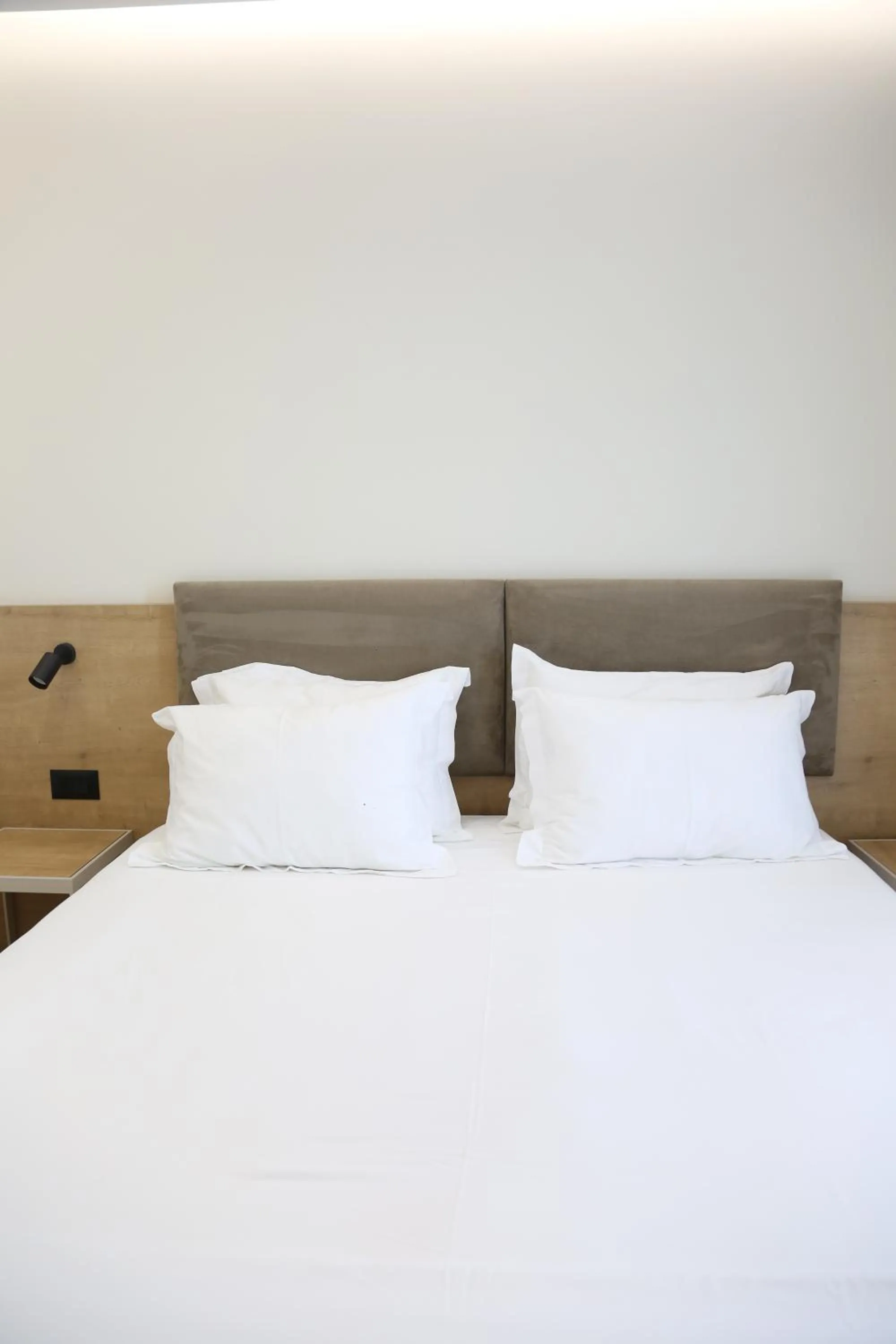 Bed in B&B Champagne, Vlore Bay