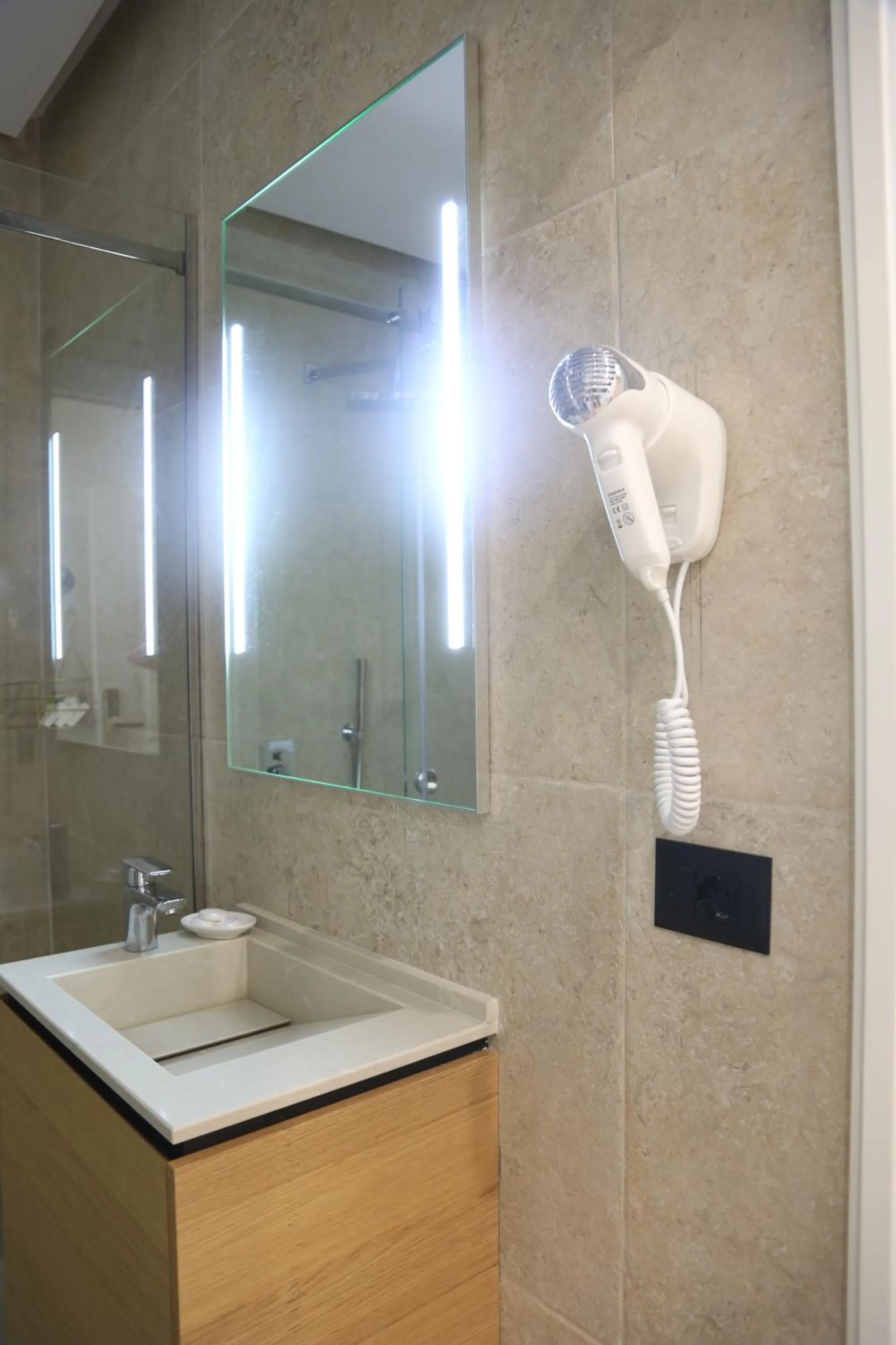 Bathroom in B&B Champagne, Vlore Bay