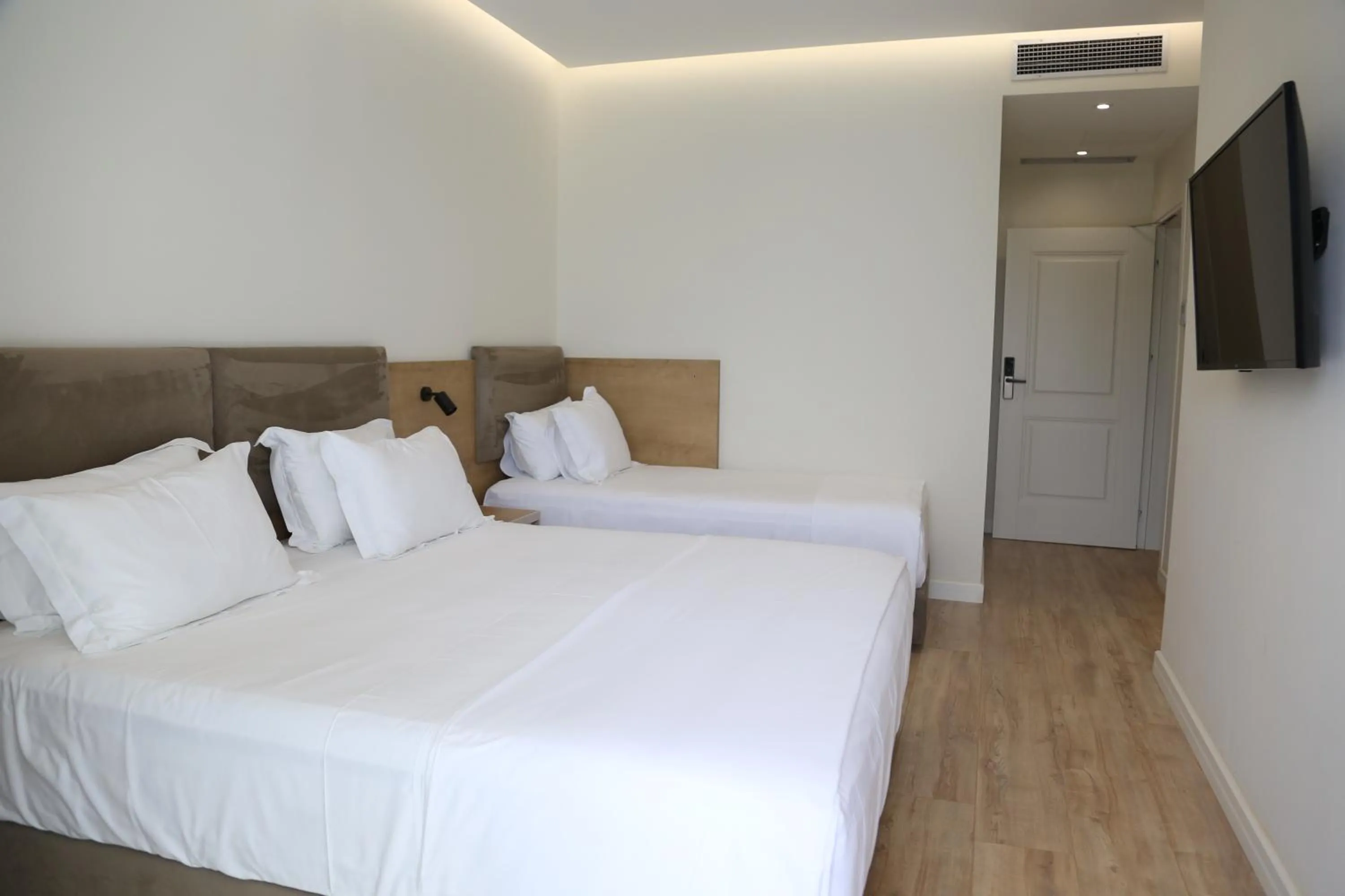 Photo of the whole room, Bed in B&B Champagne, Vlore Bay