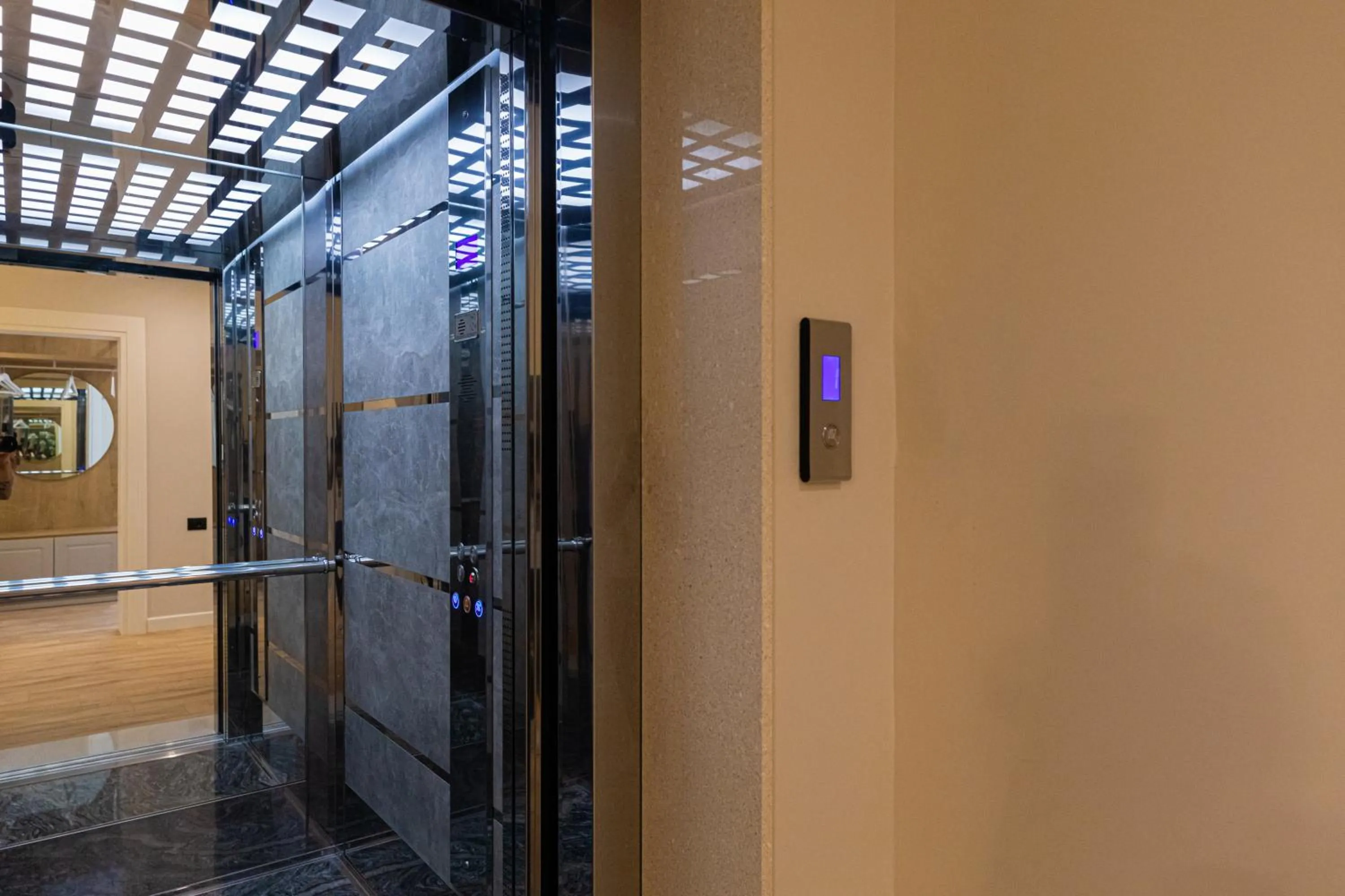 elevator in B&B Champagne, Vlore Bay