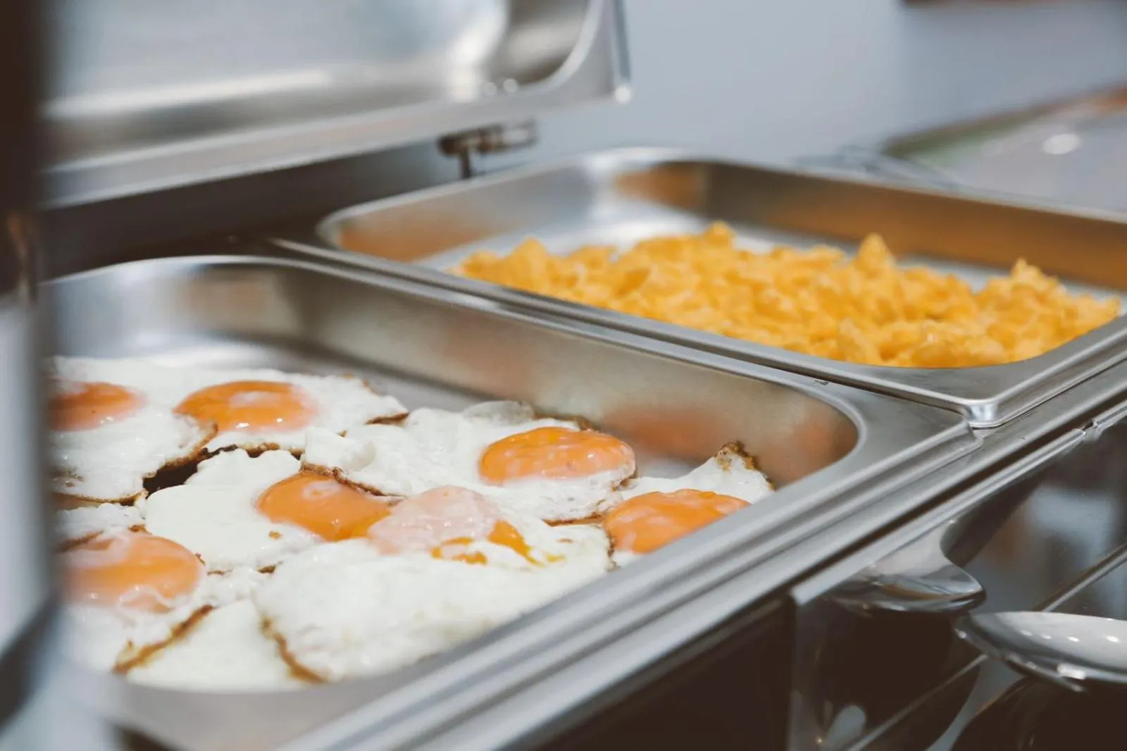 Breakfast in B&B Champagne, Vlore Bay