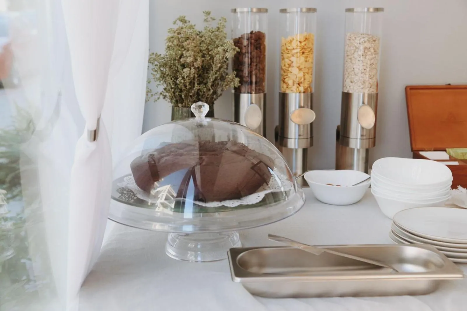 Food and drinks in B&B Champagne, Vlore Bay