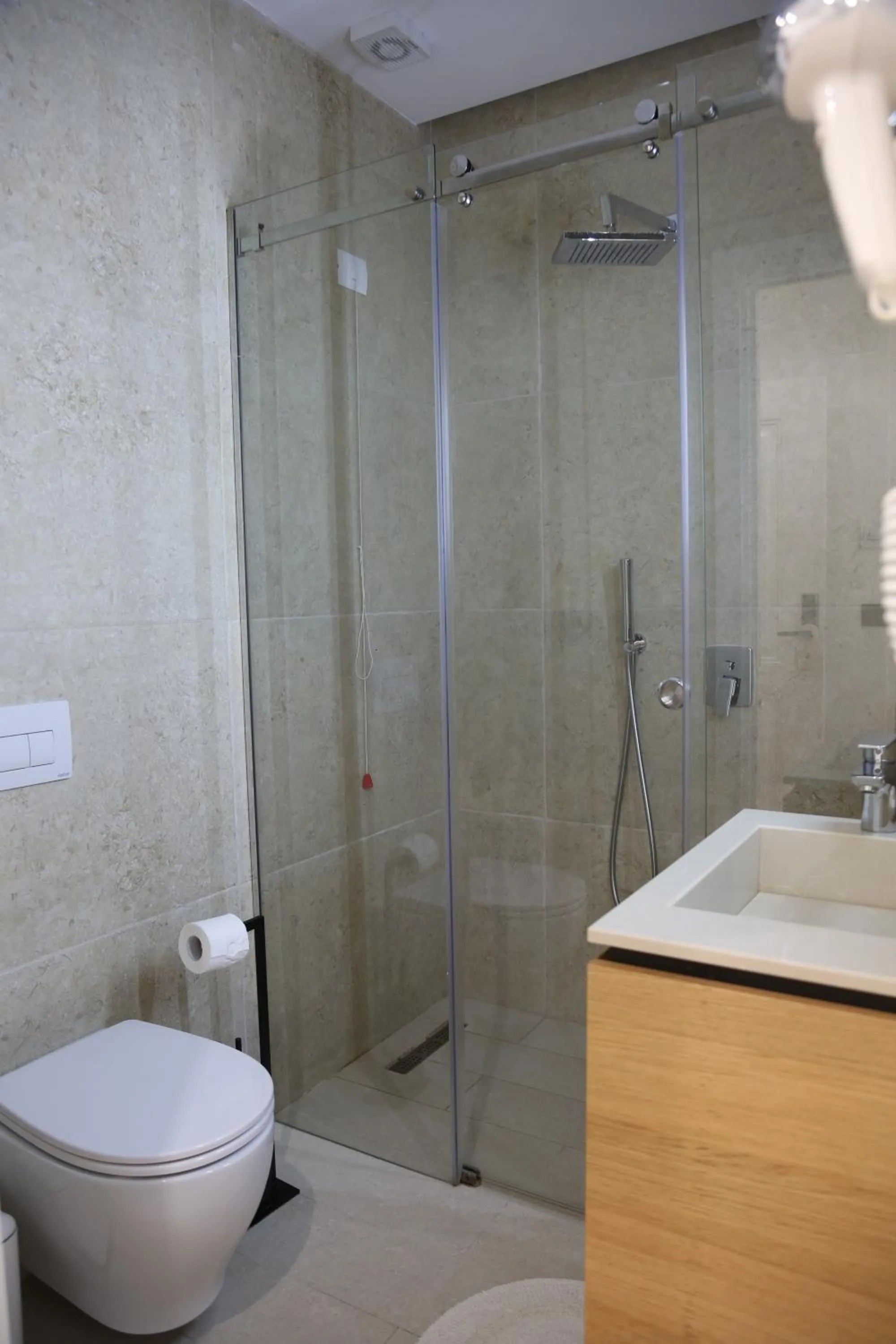 Bathroom in B&B Champagne, Vlore Bay